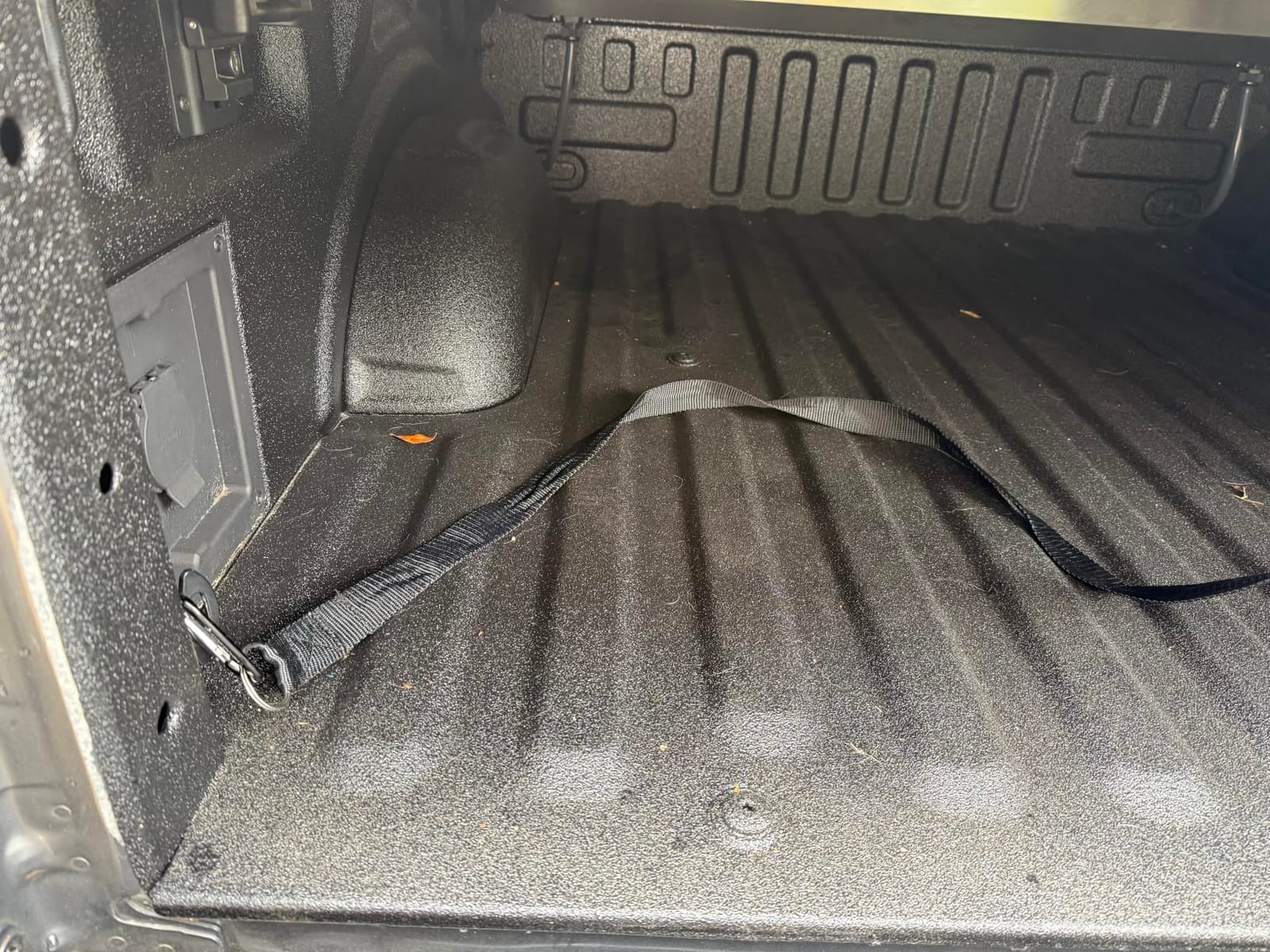 Syneticusa MB Retractable Tonneau Cover fit 2004-2026 F-150, 5.5ft Truck Bed | Hard Cover, 6063-T5 Aluminum, Double Lock, Waterproof, Low Profile, 600lb Capacity, 3-Year Warranty customer photo 1
