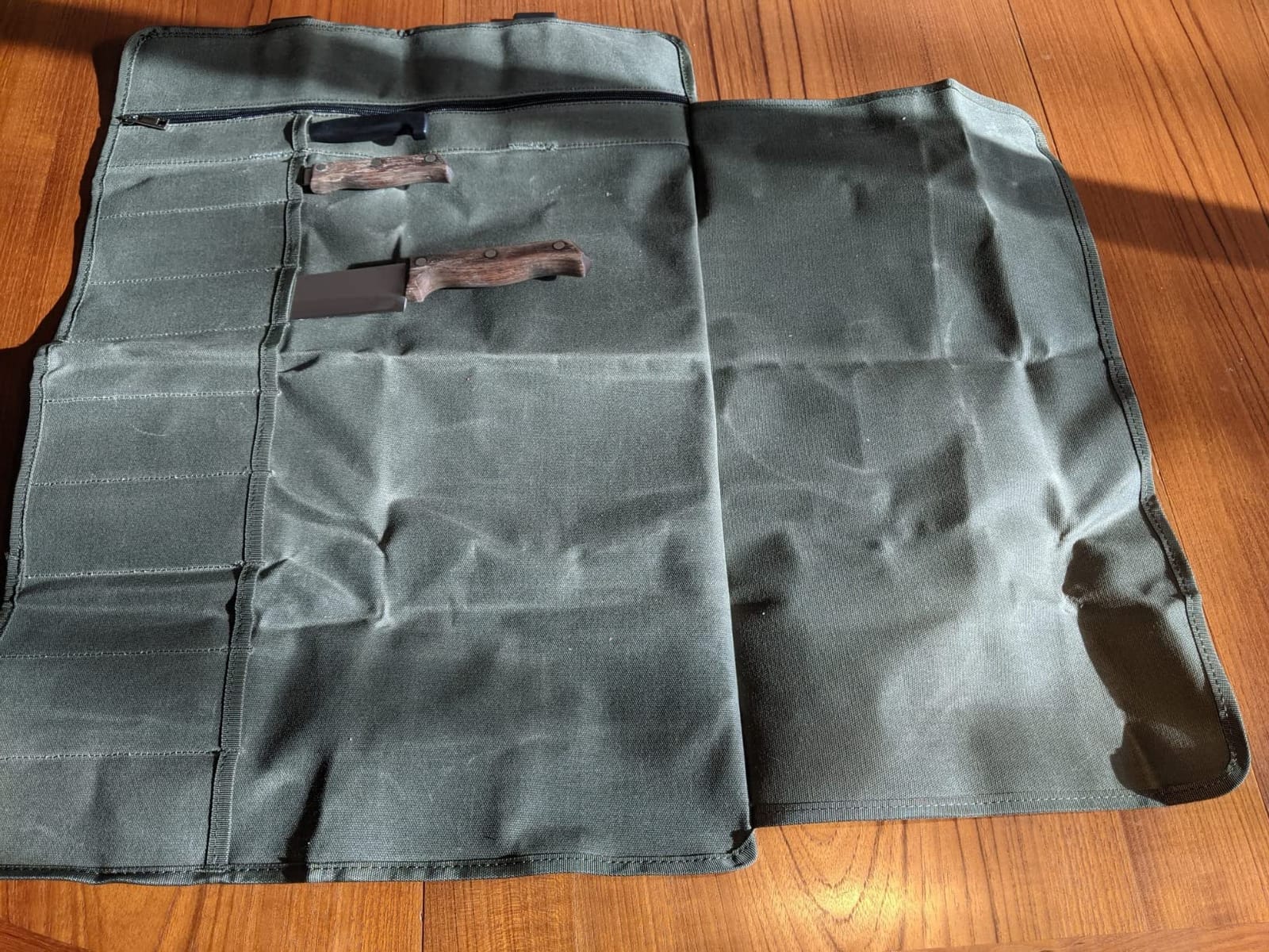 Chef's Knife Roll Bag,Waxed Canvas Knife Cultery Carrier, Portable Chef Knife Cases,Knife Pouch Holders With 10 Slots Plus 1 Zipper Pockets Can Hold Home Kitchen Knife Tools Up To 18.8