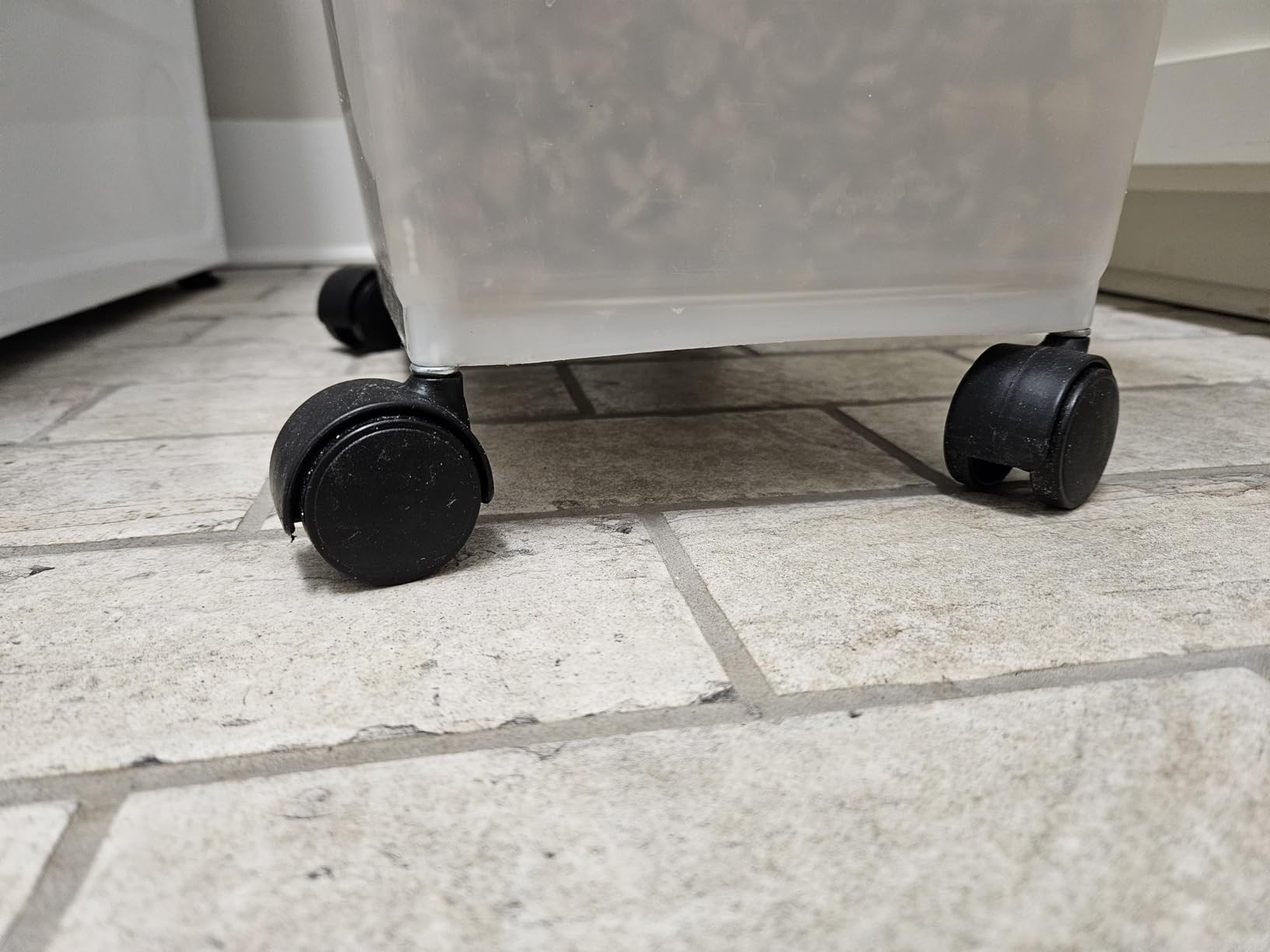 IRIS USA Dog Food Storage Container, Up to 30 lbs, Navy/Pearl, Made in USA | Wheels for Mobility, Airtight Seal, BPA-Free, Best for Bird Seed, Cat food, Cat Litter, Chicken Feed, Pellets customer photo 1