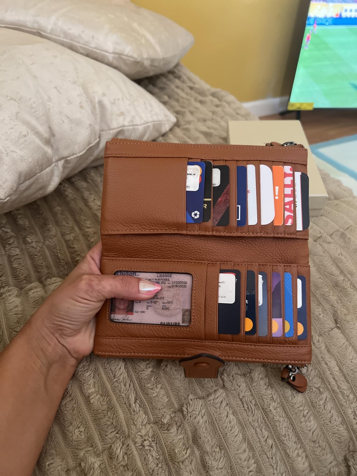 Bveyzi Women Soft Leather RFID Blocking Bifold Slim Wallets Ladies Credit Card Holder Double Zipper Pocket | Soft customer photo 2