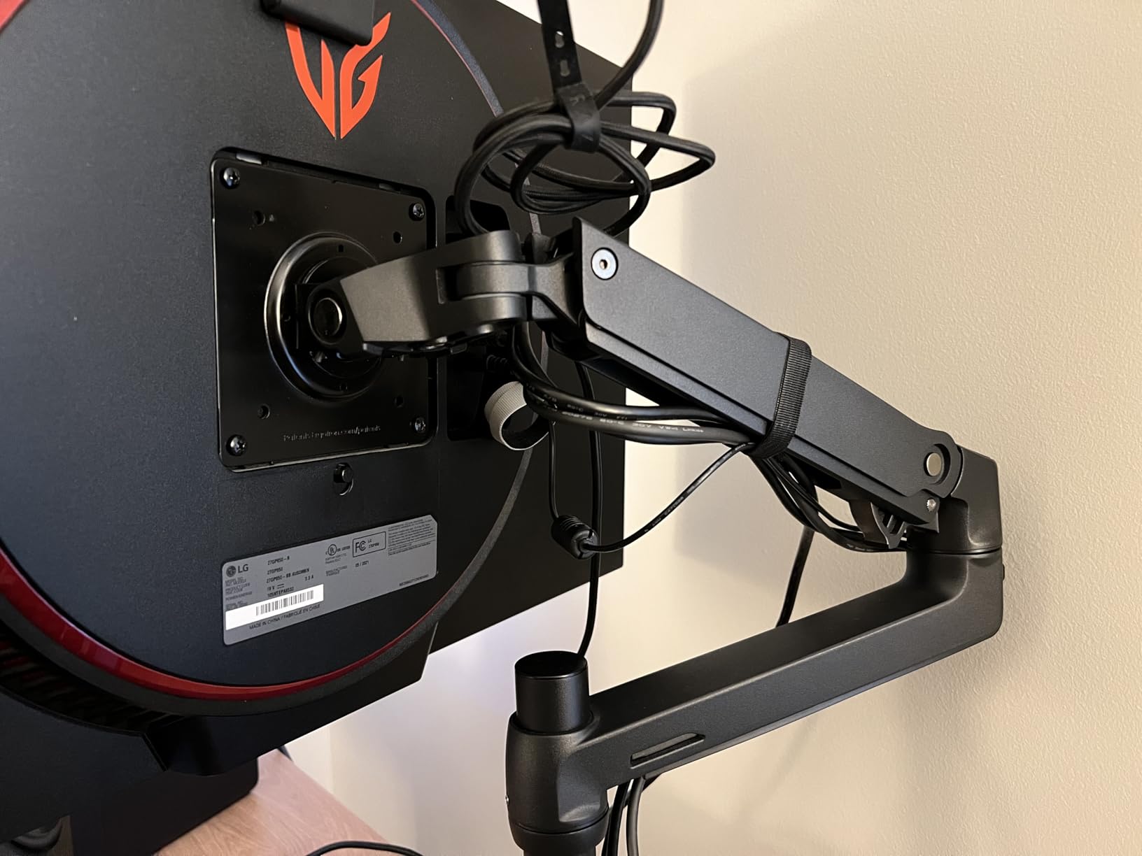 Ergotron LX Monitor Arm, Single Monitor Desk Mount - fits Flat Curved Ultrawide Computer Monitors up to 34 Inches, 7 to 25 lbs, VESA 75x75mm or 100x100mm - Matte Black customer photo 2
