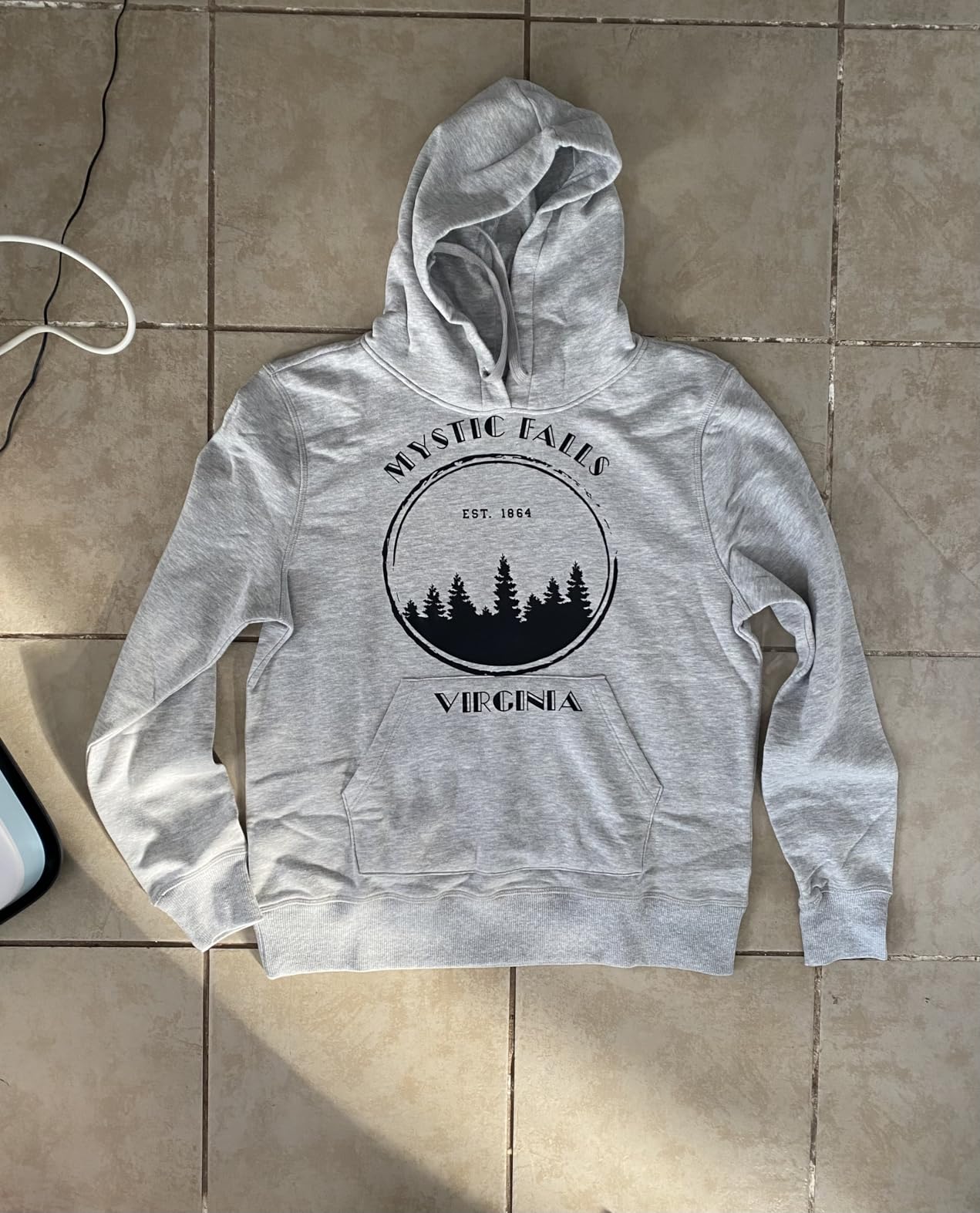 Amazon Essentials Women's Regular-Fit Brushed Back Fleece Pullover Hoodie (Available in Plus Size) customer photo 1