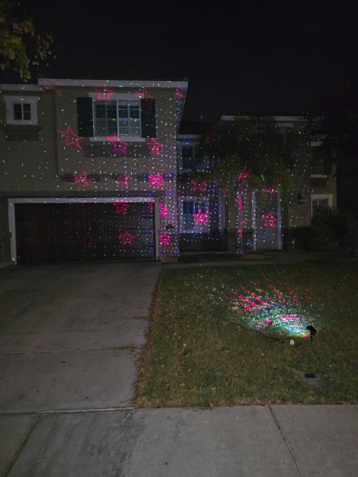 Christmas Laser Lights, Projector Lights Landscape Spotlight Red and Green Star Show with Christmas Decorative Patterns for Indoor Outdoor Garden Patio Wall customer photo 1