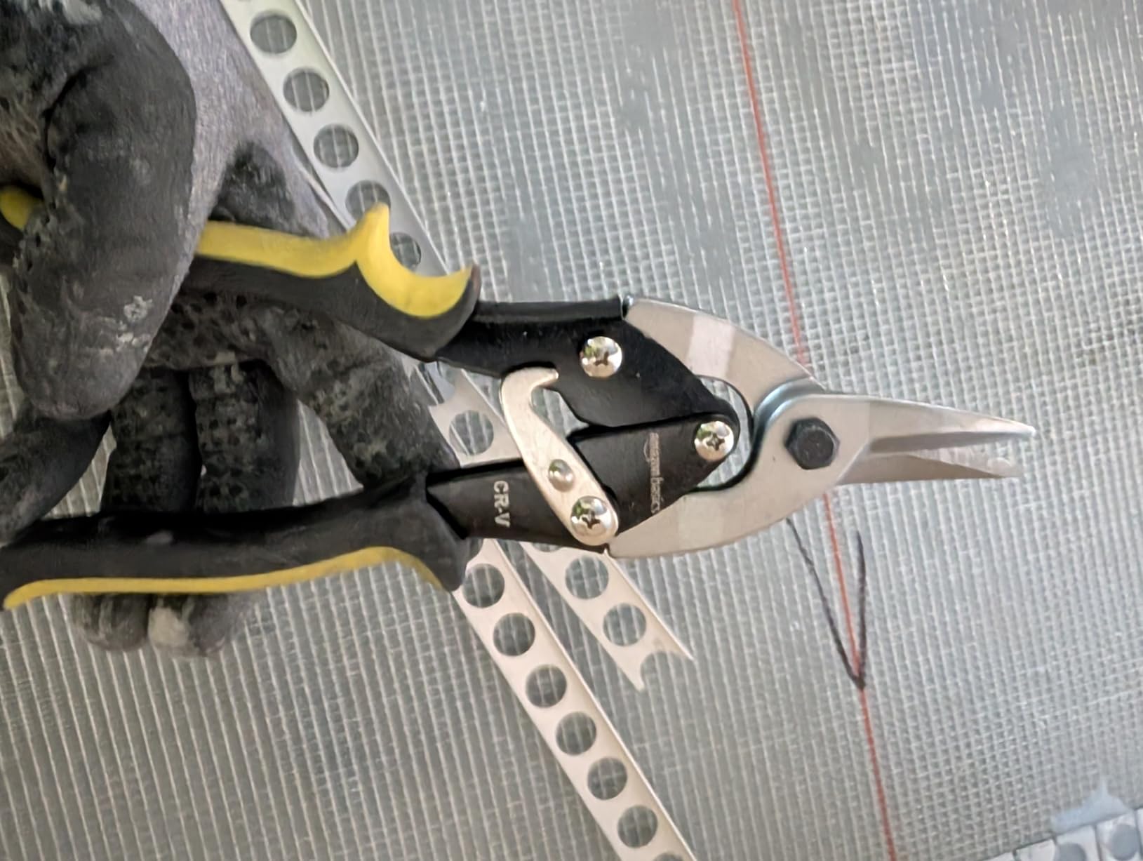 Amazon Basics Straight Cut Aviation Tin Snips, Metal Cutters with Safety Latch customer photo 2