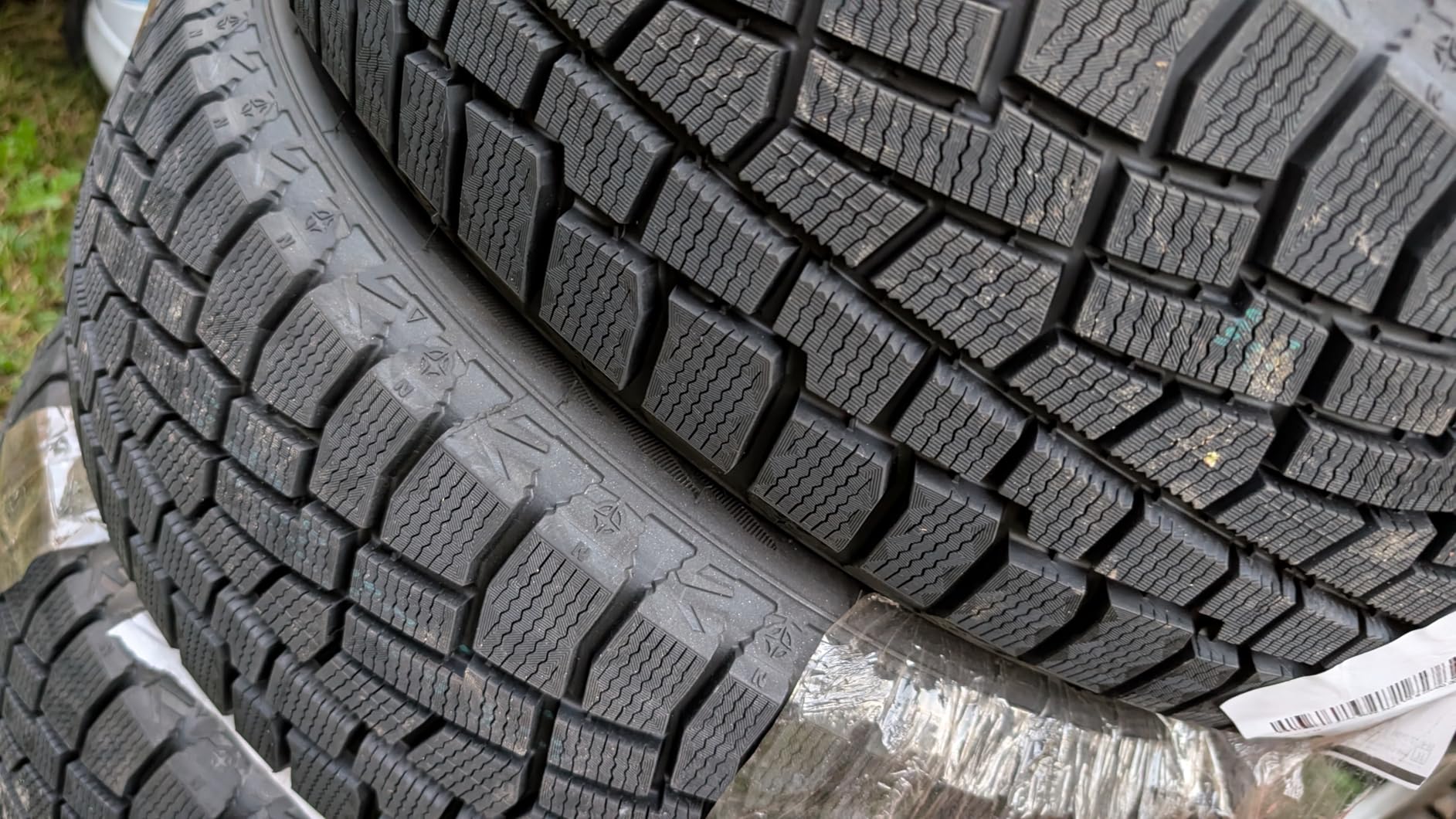 Cooper Discoverer True North Winter 235/55R20 102H Tire | Truck/SUV Touring Studless Winter Traction 102H Rated Standard Load Radial Construction Black Sidewall Tire customer photo 2