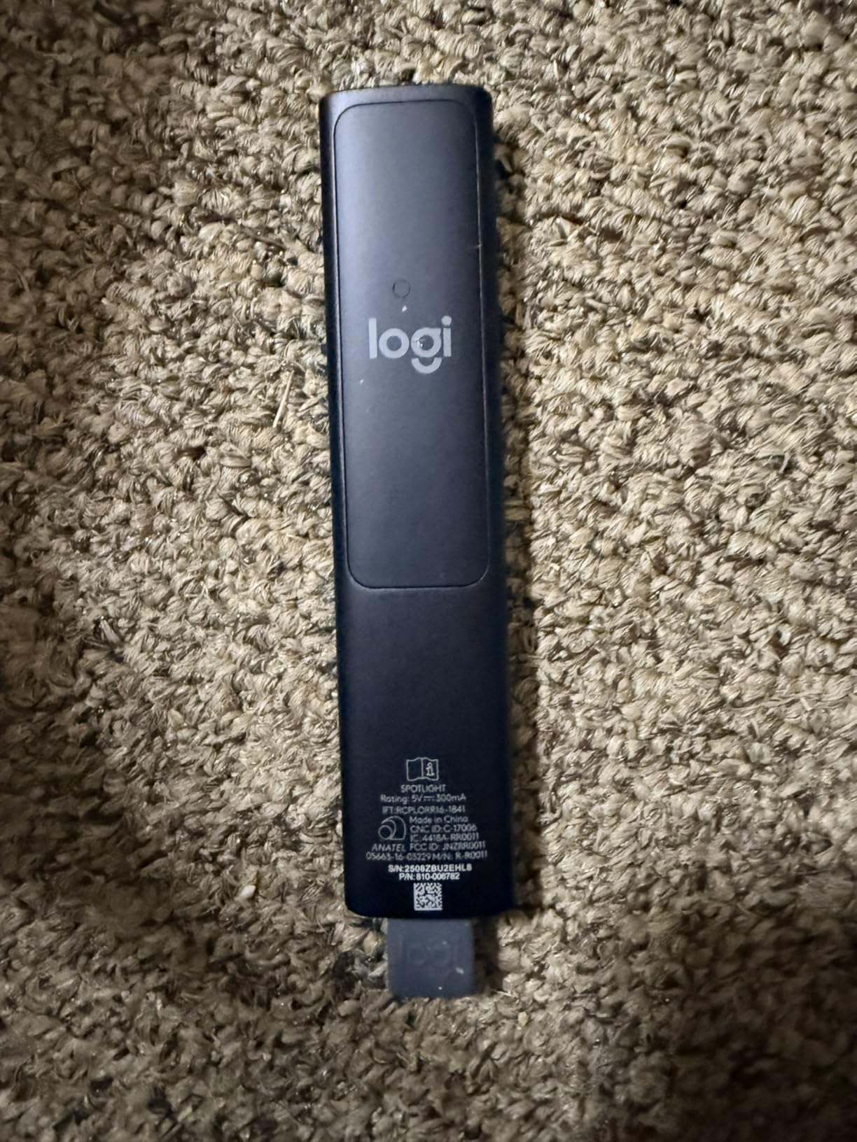 Logitech Spotlight Presentation Remote - Universal Wireless Presentation Clicker with Laser Pointer, Advanced Digital Highlighting, Bluetooth, 30 m Range and Quick Charging - Black customer photo 1