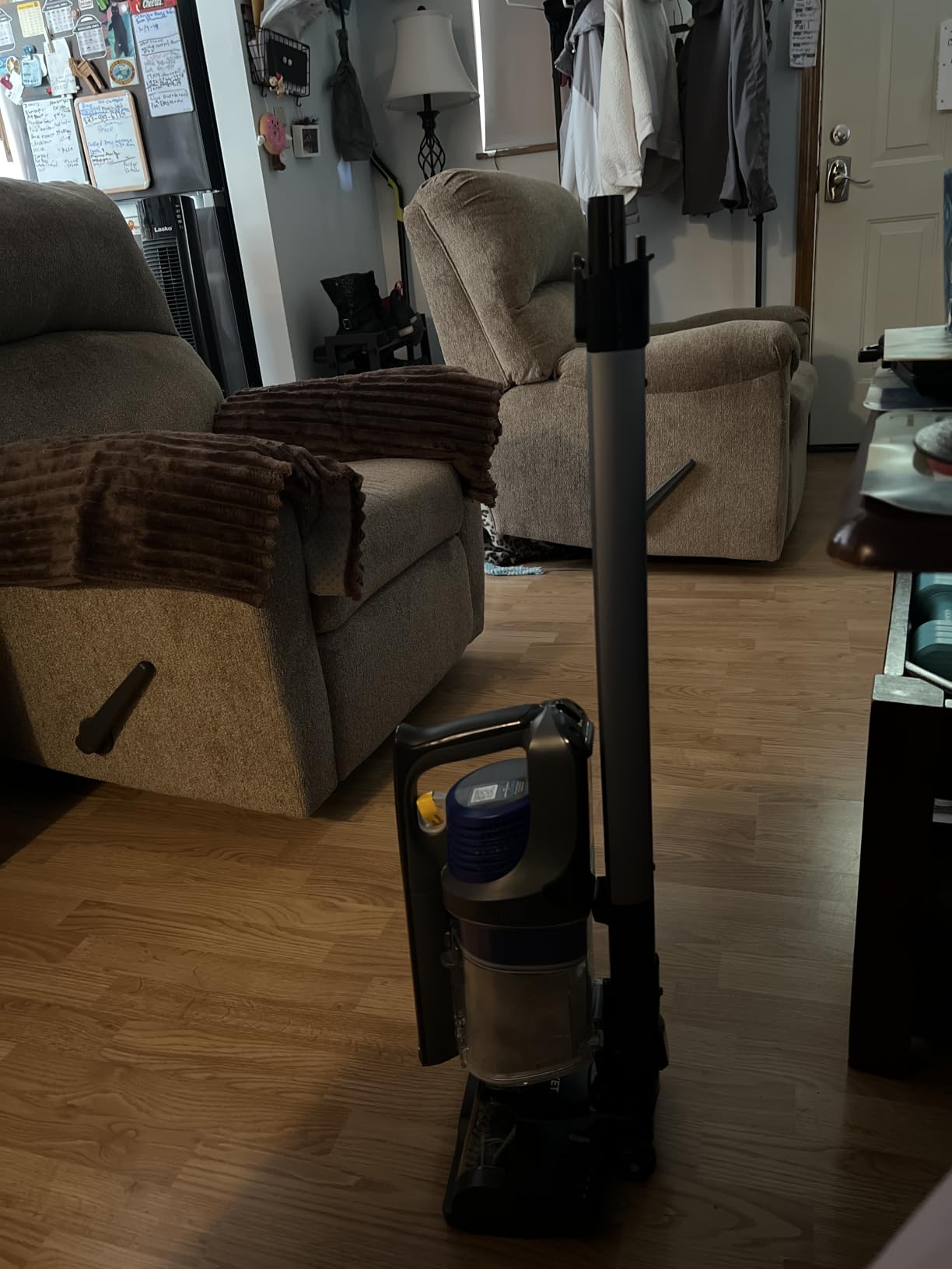 Shark Pet Cordless Stick Vacuum, Grey, IX141 | HyperVelocity Suction, XL Dust Cup, LED Headlights, Removeable Handheld, Crevice & Pet Tool, 40-Min Runtime, Lightweight customer photo 1