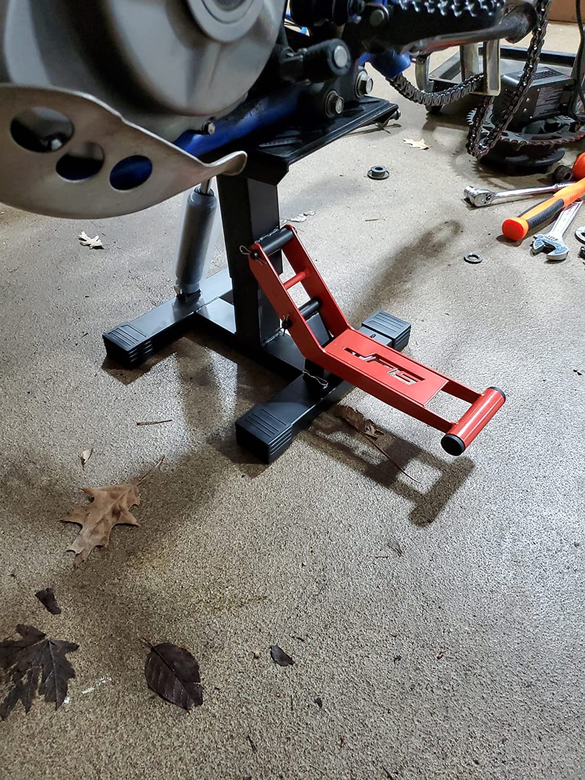 JFG RACING Adjustable Hydraulic Dirt Bike Stand Lift 1000 Lbs Capacity, Red - Solid steel, height adjustable, anti-slip lift jack hoist table, for most dirtbike/pit bike/electric dirt bike customer photo 1