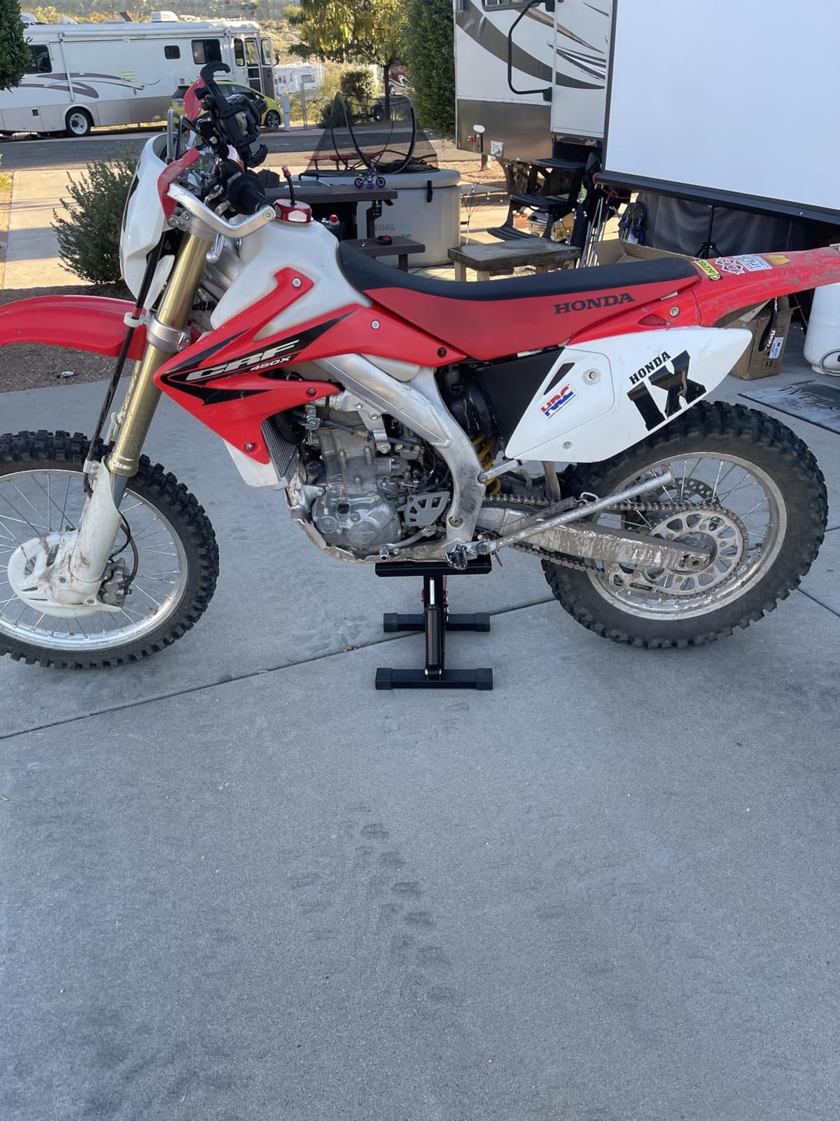 JFG RACING Adjustable Hydraulic Dirt Bike Stand Lift 1000 Lbs Capacity, Red - Solid steel, height adjustable, anti-slip lift jack hoist table, for most dirtbike/pit bike/electric dirt bike customer photo 2