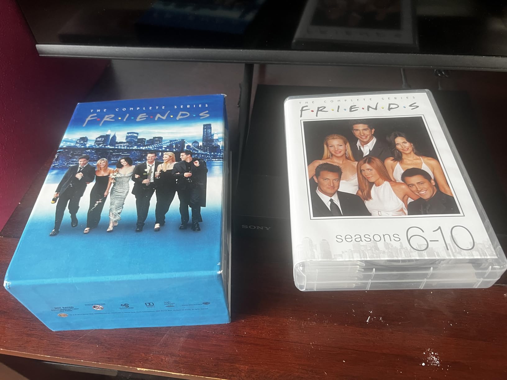 Friends: The Complete Series Collection (25th Anniversary/Repackaged/DVD) customer photo 1