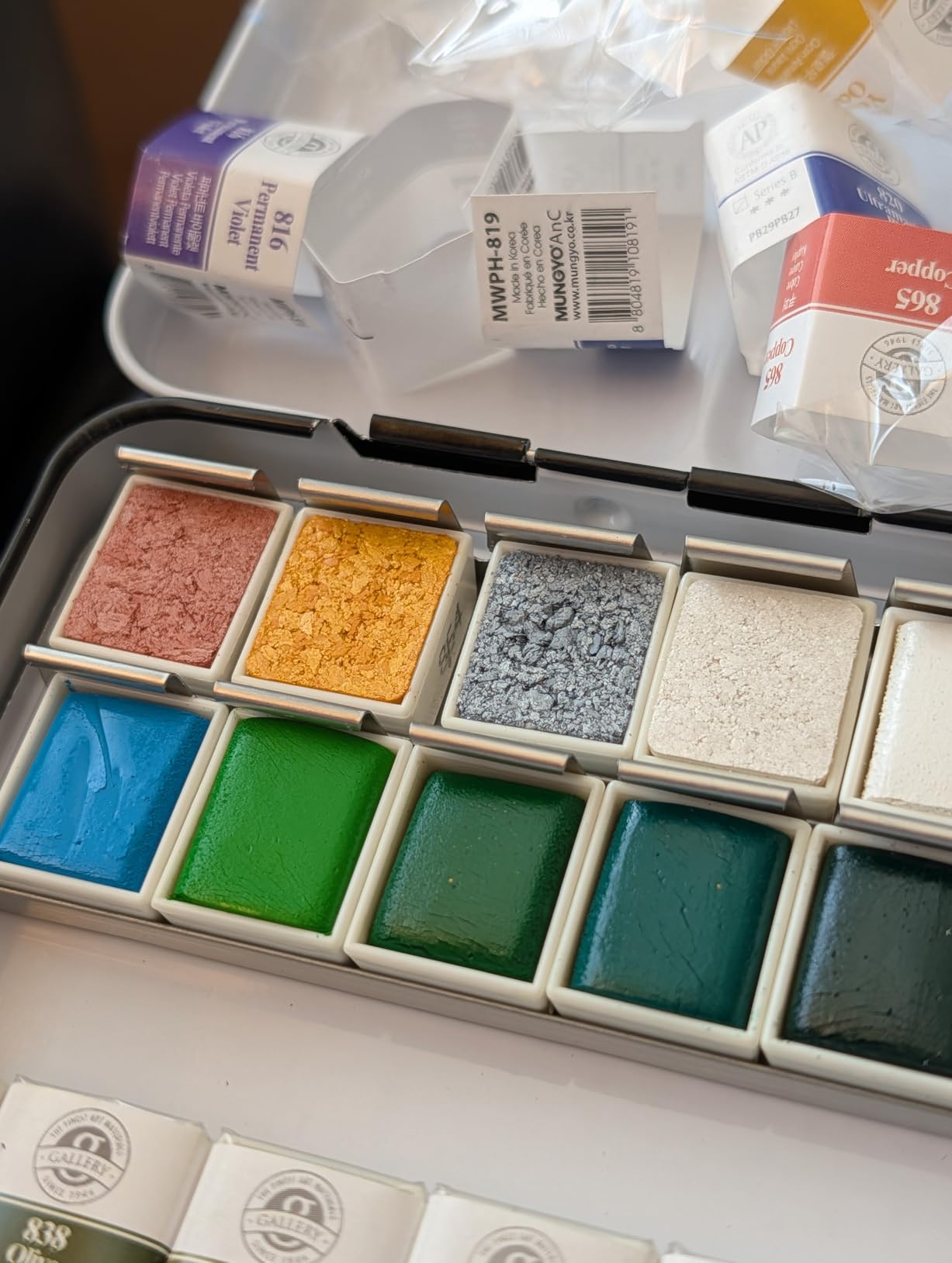 Mungyo Professional Half Pan Size Water Colors Set in Tin Case/Integral Mixing Palette in The lid (48 Colors) customer photo 1