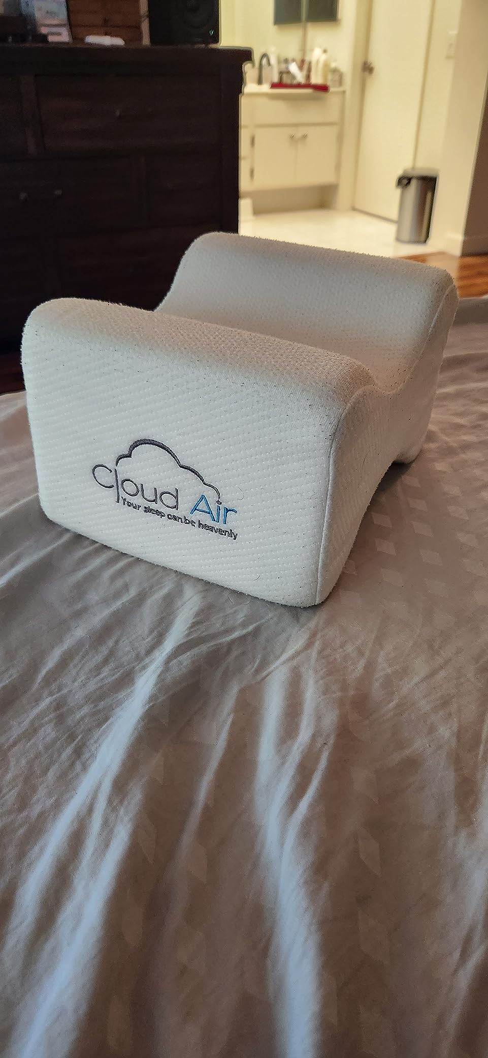 Vaunn Medical Cloud Air Side Sleeper Memory Foam Knee Pillow and Leg Positioner Cushion to Soothe Back, Leg and Hip Discomfort customer photo 1