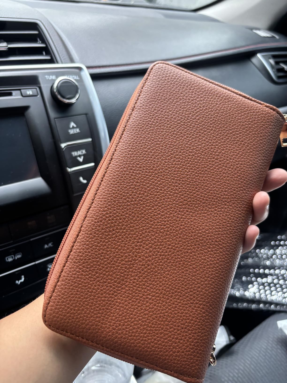 Chelmon Women's Vegan Leather Clutch Wallet with Zip, Hand Strap, Large Capacity customer photo 1