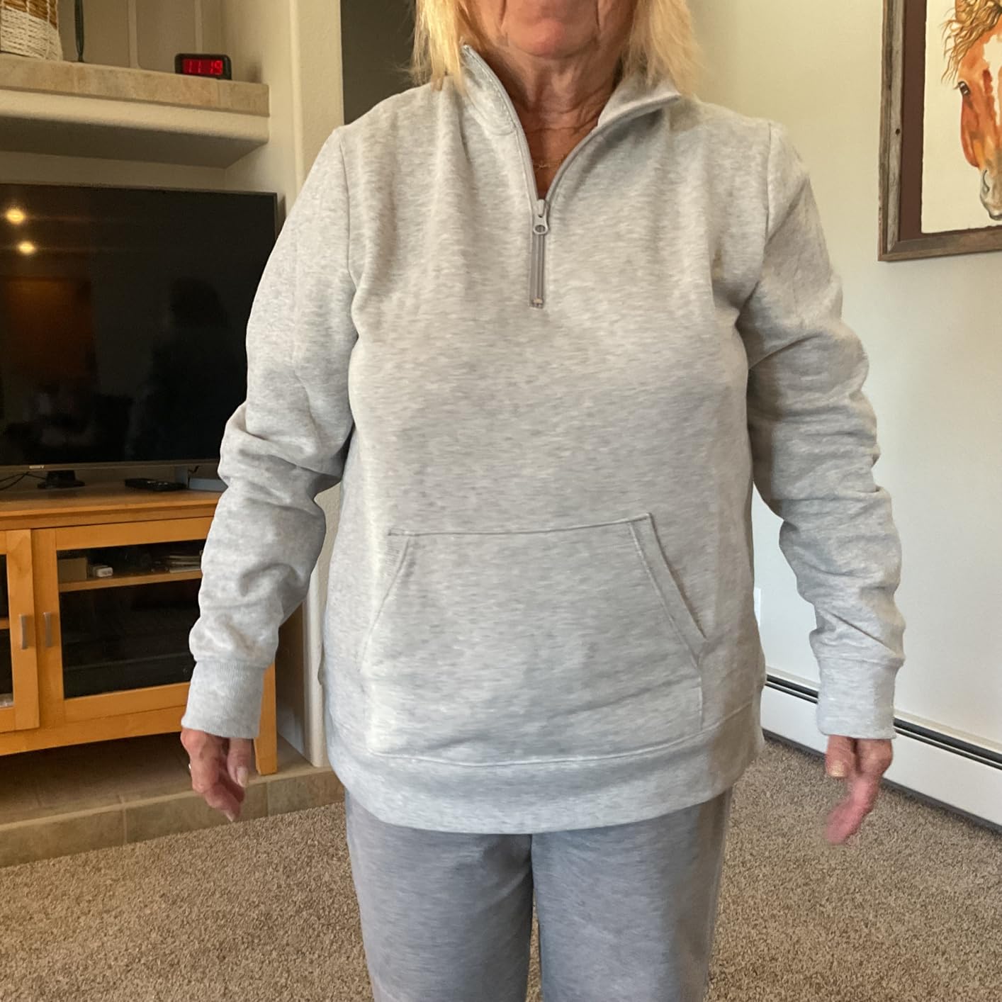 Amazon Essentials Women's Long-Sleeve Fleece Quarter-Zip Pullover Sweatshirt, Kangaroo Pocket (Available in Plus Size) customer photo 1