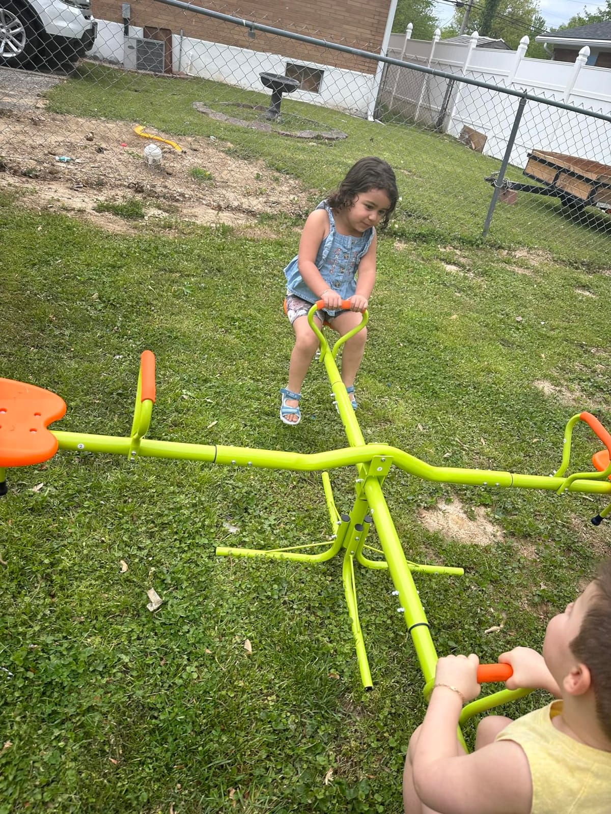 SUPER DEAL Teeter Totter Kids Seesaw, Outdoor Playground Equipment 360 Degrees Rotate All Steel Extendable Tubes for Toddlers Children Backyard, Green and Orange, 4 Seat customer photo 2