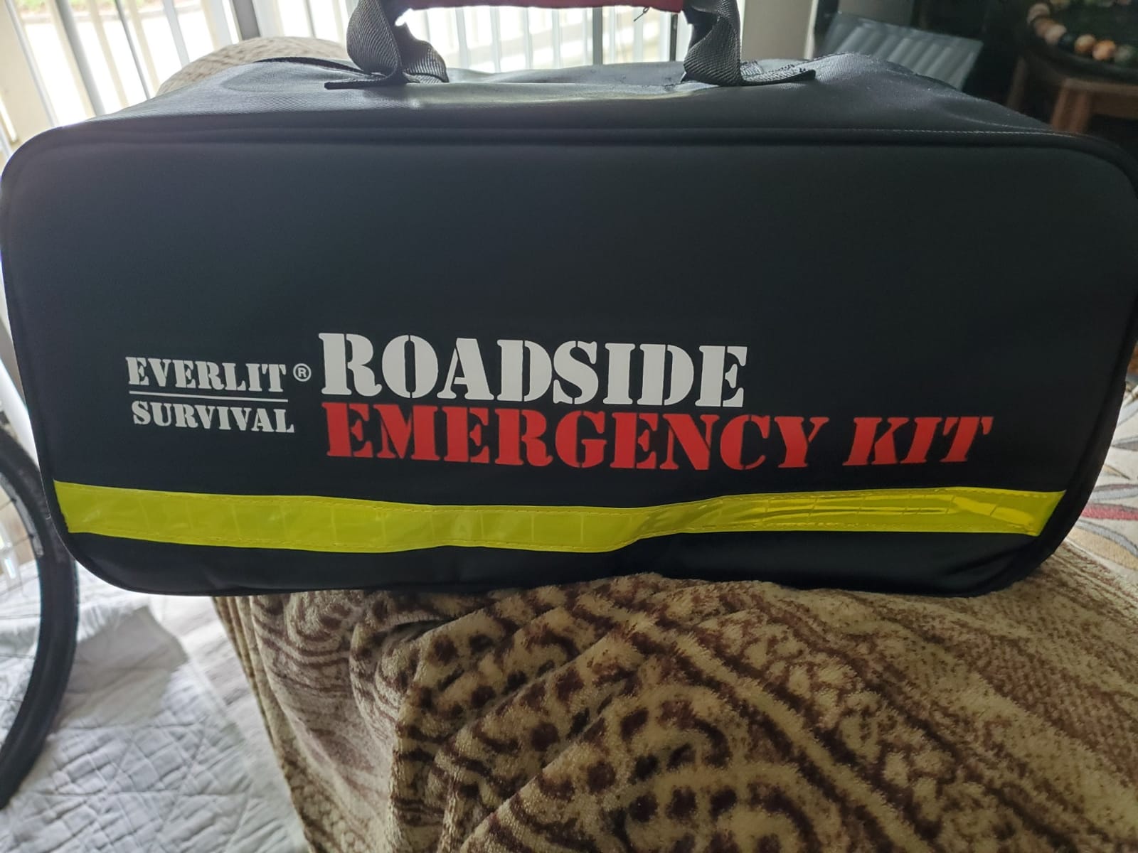 Everlit Survival Car Emergency Kit, Roadside Safety Tool Kit with Gloves, Digital Auto Air Compressor Tire Inflator, First Aid Kit, 12 Feet Jumper Cable, Tow Strap, Flashlight for Women, Men, Teenagers customer photo 2