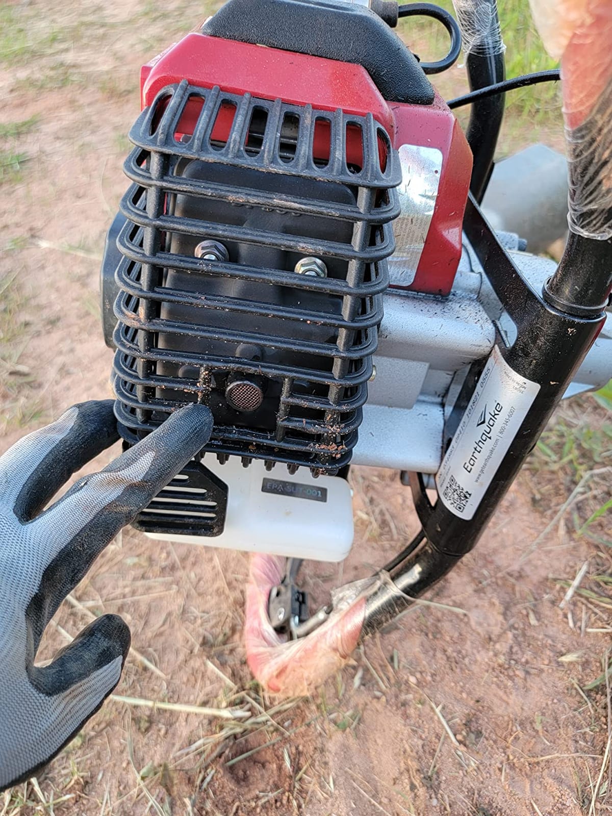 Earthquake E43 1-Person Earth Auger Powerhead, 43cc 2-Cycle Viper Engine, 30:1 Transmission, 5 Year Limited Warranty, Red or Black Auger Bit customer photo 1