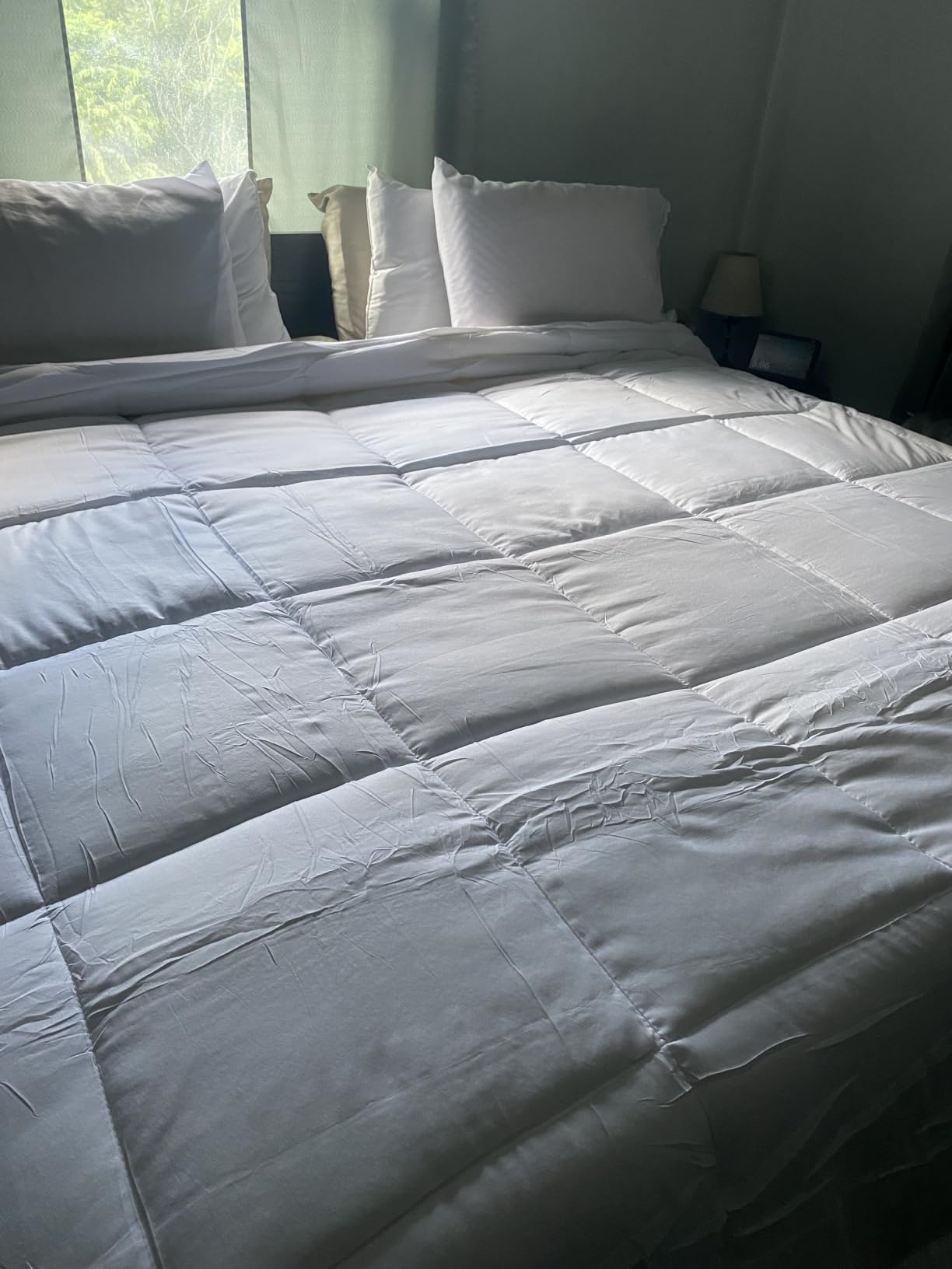 Bedsure Comforter Duvet Insert - Quilted Comforters Queen Size, All Season Duvet, GentleSoft Down Alternative Bedding Blanket, with 8 Tabs, Gifts for Women/Men, White, Queen 88 x 88 Inches customer photo 1