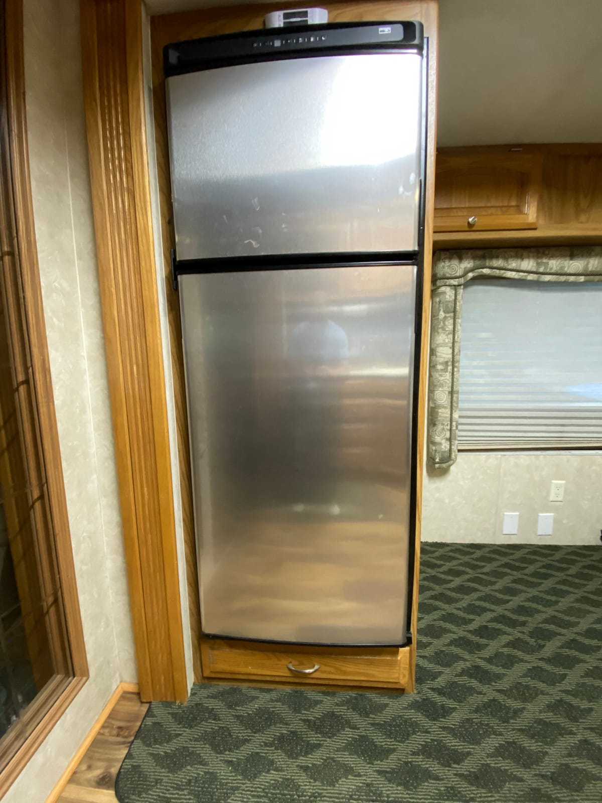 Norcold N10DCSSR Polar-Series 10 cu.ft. DC Compressor RV Refrigerator with Stainless Steel Doors - Right-Handed customer photo 2