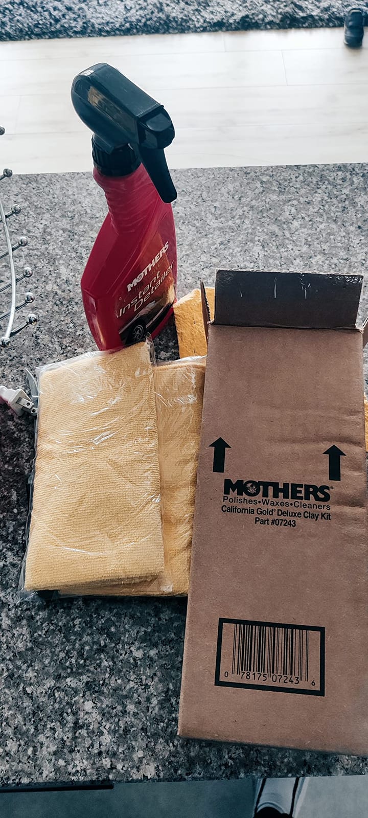 Mothers 07243 California Gold Deluxe Clay Bar Kit customer photo 1