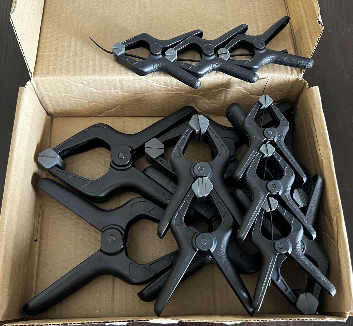 Amazon Basics 14-Piece Nylon Spring Clamp Set for Photography, Woodworking and Crafts, 6 Pack of 3-3/8-inch, 4 Pack of 4-1/2-inch, 4 Pack of 6-1/2-inch, Black/Grey customer photo 1