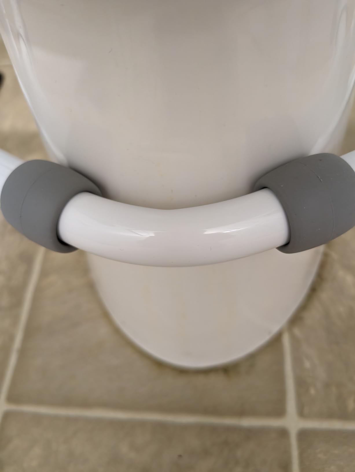 KMINA Toilet Safety Rails for Seniors, Adjustable Frame with Grab Bars, 6 Height Settings, Heavy Duty Steel, Lateral Suction Pads, White customer photo 2