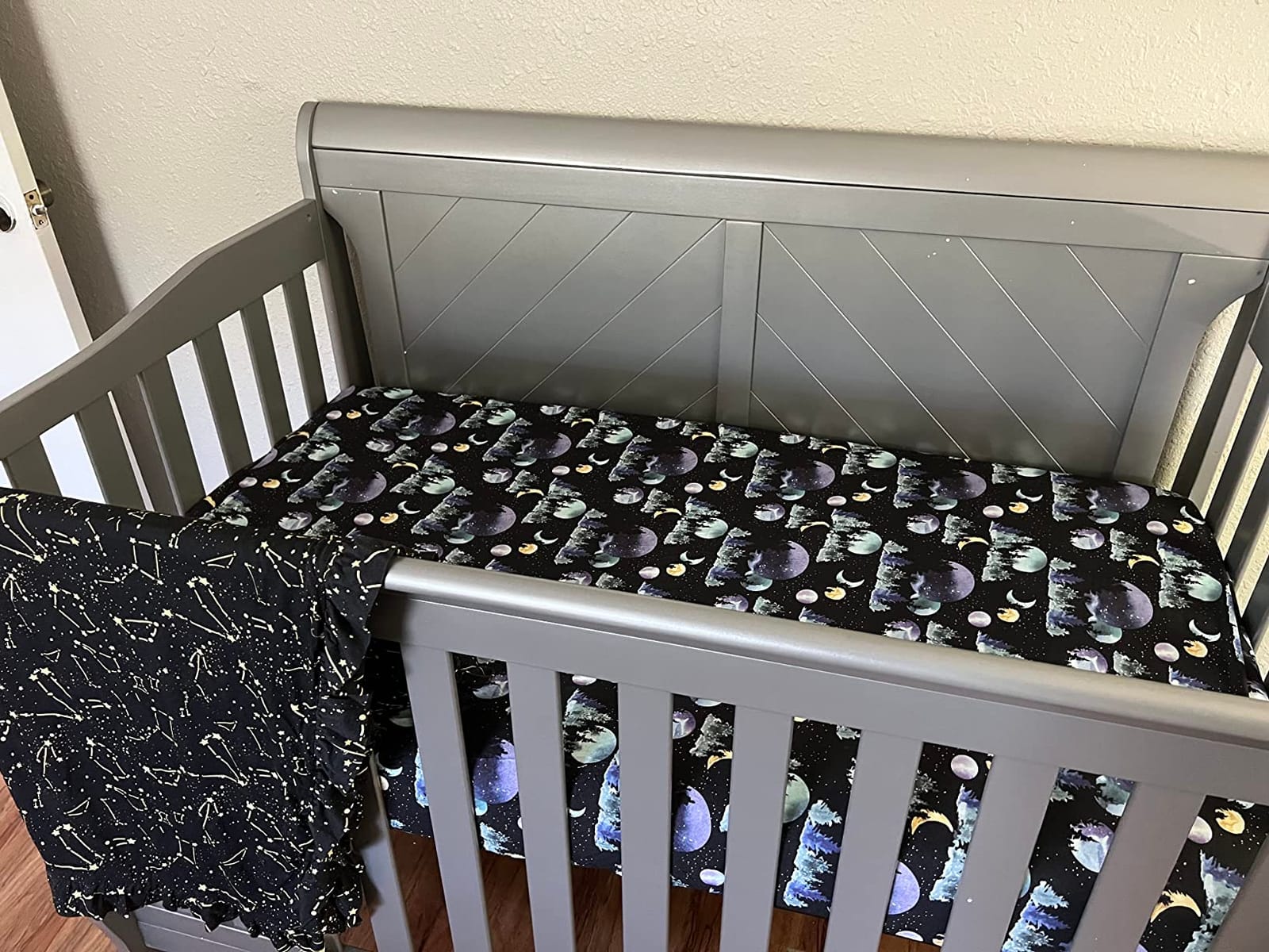 Dream On Me Harbor 4-in-1 Convertible Mini Baby Crib - Pebble Gray | Small Crib with 3 Heights, Converts to Twin Bed, New Zealand Pinewood, Includes Mattress Pad, GREENGUARD Gold, JPMA customer photo 2
