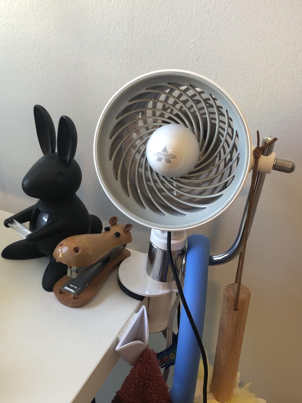 Vornado Pivot Clip Personal Air Circulator, 3-Speed, Portable Desk Fan with Multi-Surface Clip, 360-Degree Adjustable Axis, Whisper Quiet, Black customer photo 2