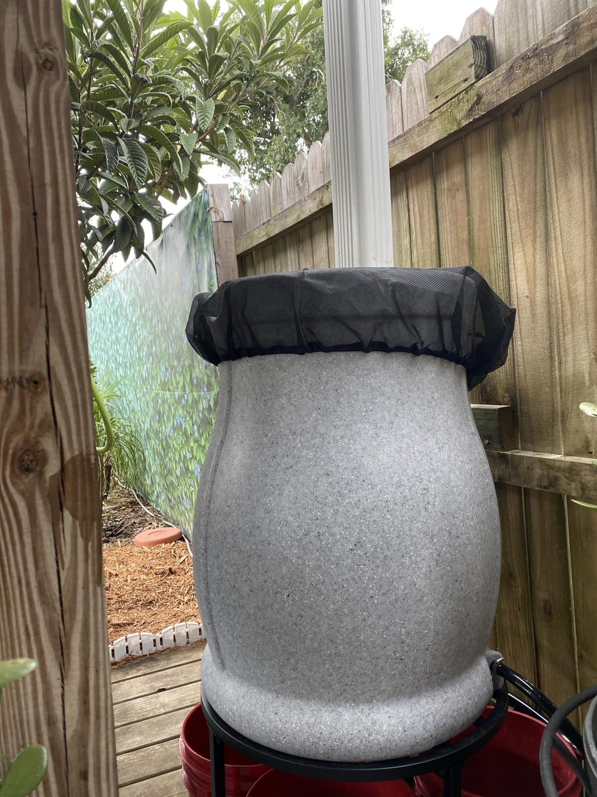 FCMP Outdoor Catalina 45 Gallon Rain Barrel, Light Granite customer photo 1