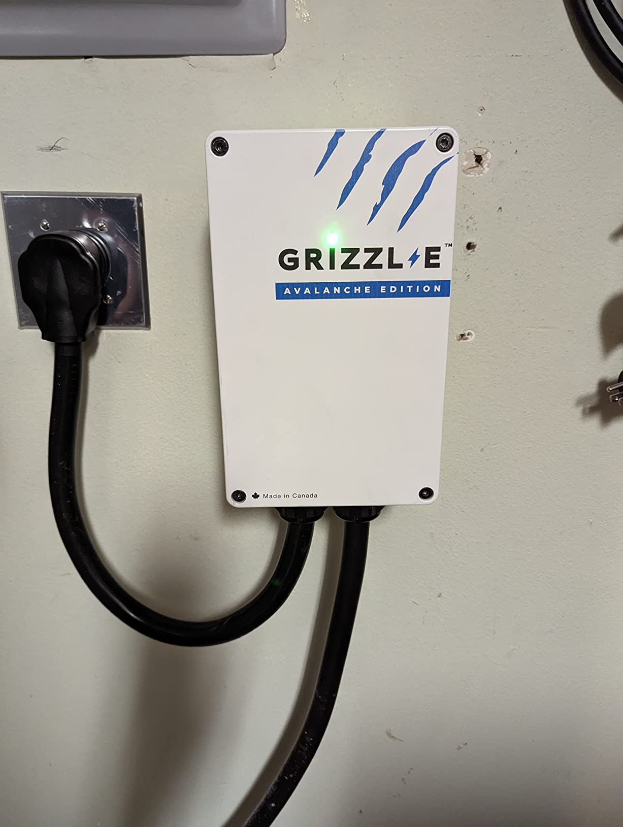 Grizzl-E Classic, Level 2 240V / 40A Electric Vehicle (EV) Charger, UL Certified, Metal Case Enclosure, Indoor/Outdoor Electric Car Fast Wall Charging Station, NEMA 14-50 Plug, Classic Black customer photo 2