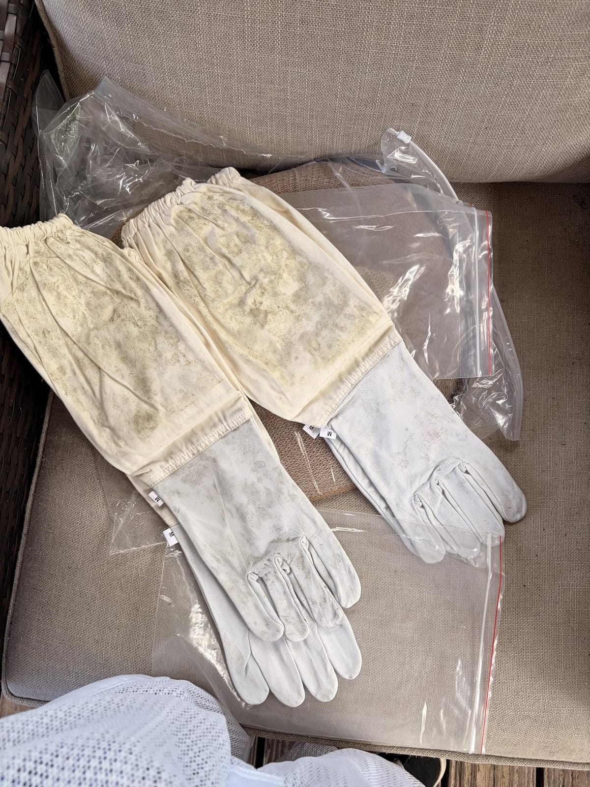 3-Layer Ventilated Bee Suit, Beekeeper Suit Kit with Detachable Fencing Veil and Bee Gloves (Large) customer photo 2