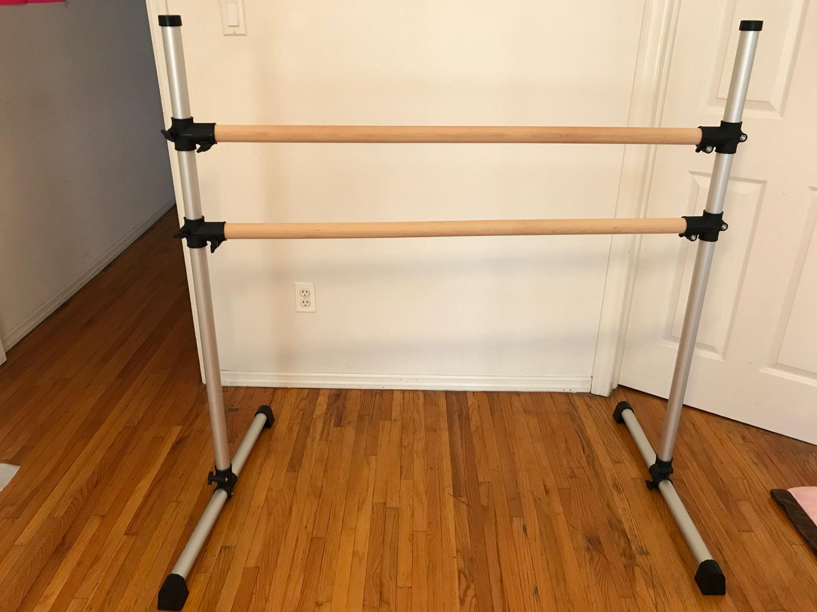 UMEEKEN Wood/Aluminum/Steel Ballet Barre 4 Foot Portable Barre Bar Home Adjustable Freestanding Ballet Stretch Dance Bar for Kids Adult with Carry Bag customer photo 1