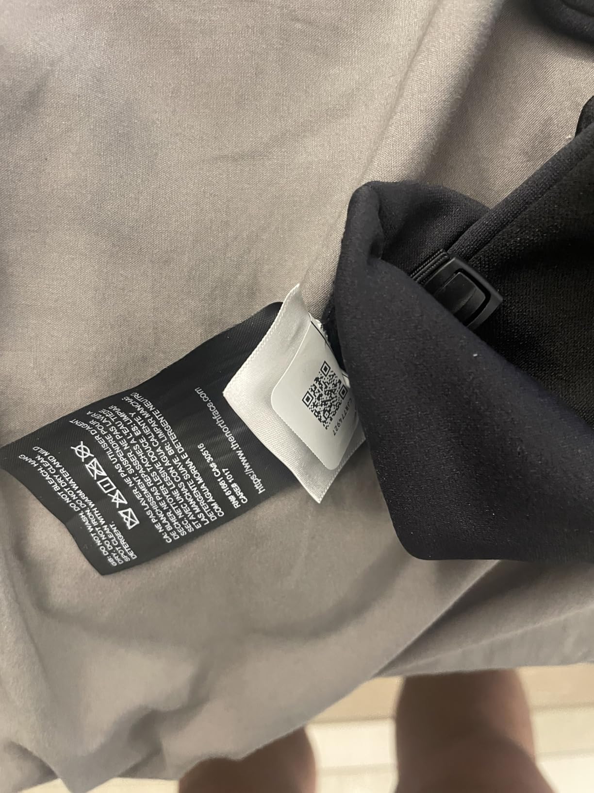 The North Face Etip Fleece Recycled Gloves | Touchscreen Compatible Gear for Men & Women, Hand Warming Winter Essential customer photo 2