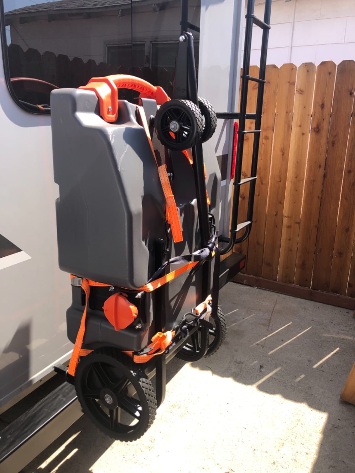 Camco Rhino 36-Gallon Portable Camper/RV Tote Tank - Features 2 Steerable No-Flat Front Wheels & Built-in Gate Valve - Includes Removable 24