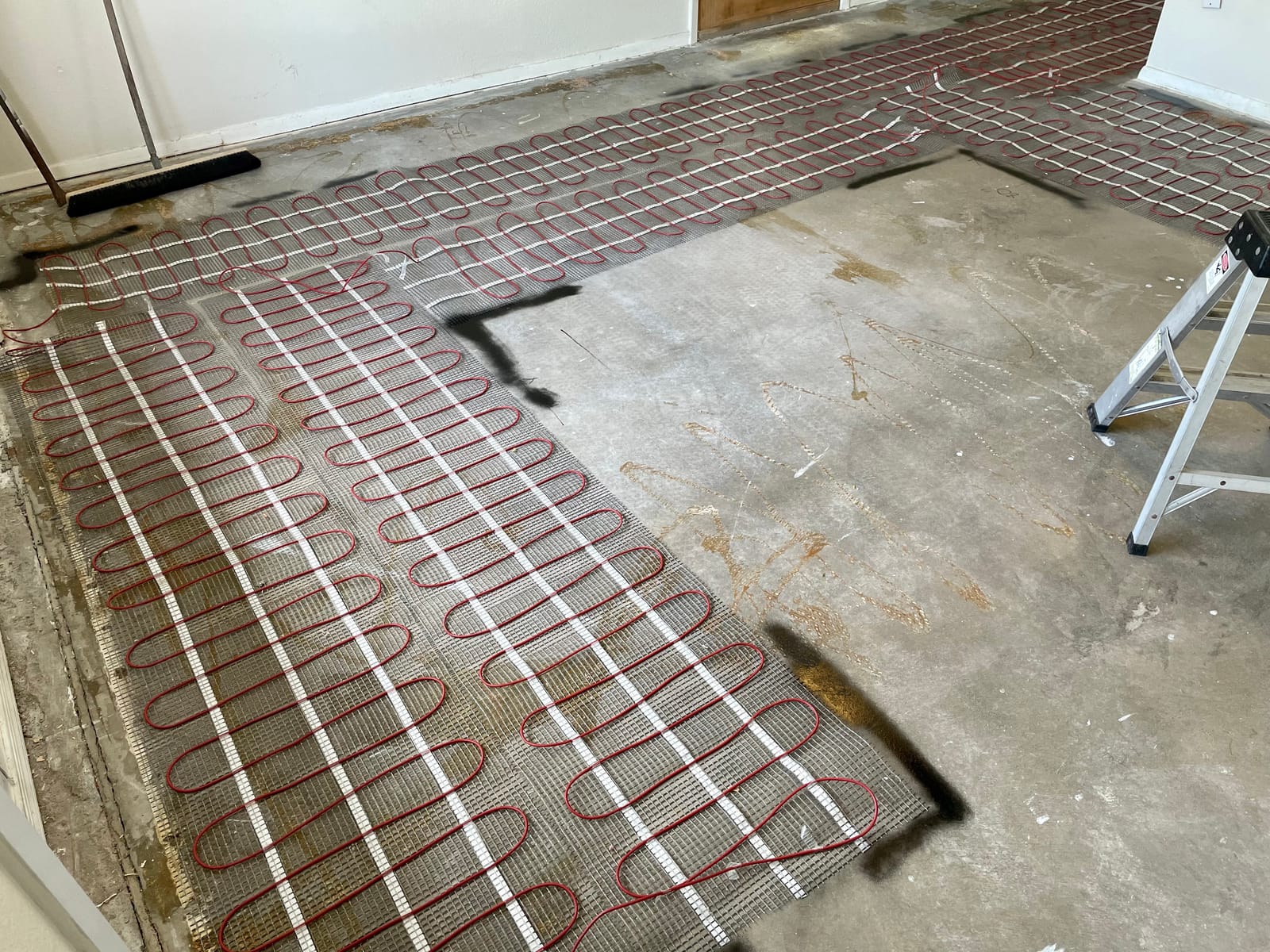 LuxHeat 15 sqft Floor Heating System, Prog Thermostat - 120V Heated Floor | 20in x 9.1ft Self-adhesive Mat, Alarm, UDG 7-Day Prog T/Stat w/ GFCI, Sensor | Radiant Floor Heat For Bathroom, Tile & More customer photo 1