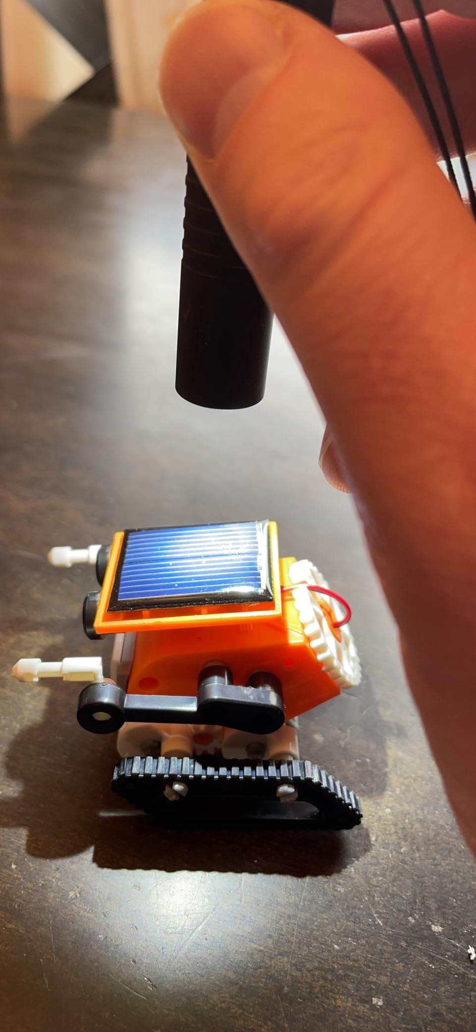 Thames & Kosmos SolarBots: 8-in-1 Solar Robot STEM Experiment Kit | Build 8 Cool Solar-Powered Robots in Minutes | No Batteries Required | Learn About Solar Energy & Technology | Solar Panel Included customer photo 2