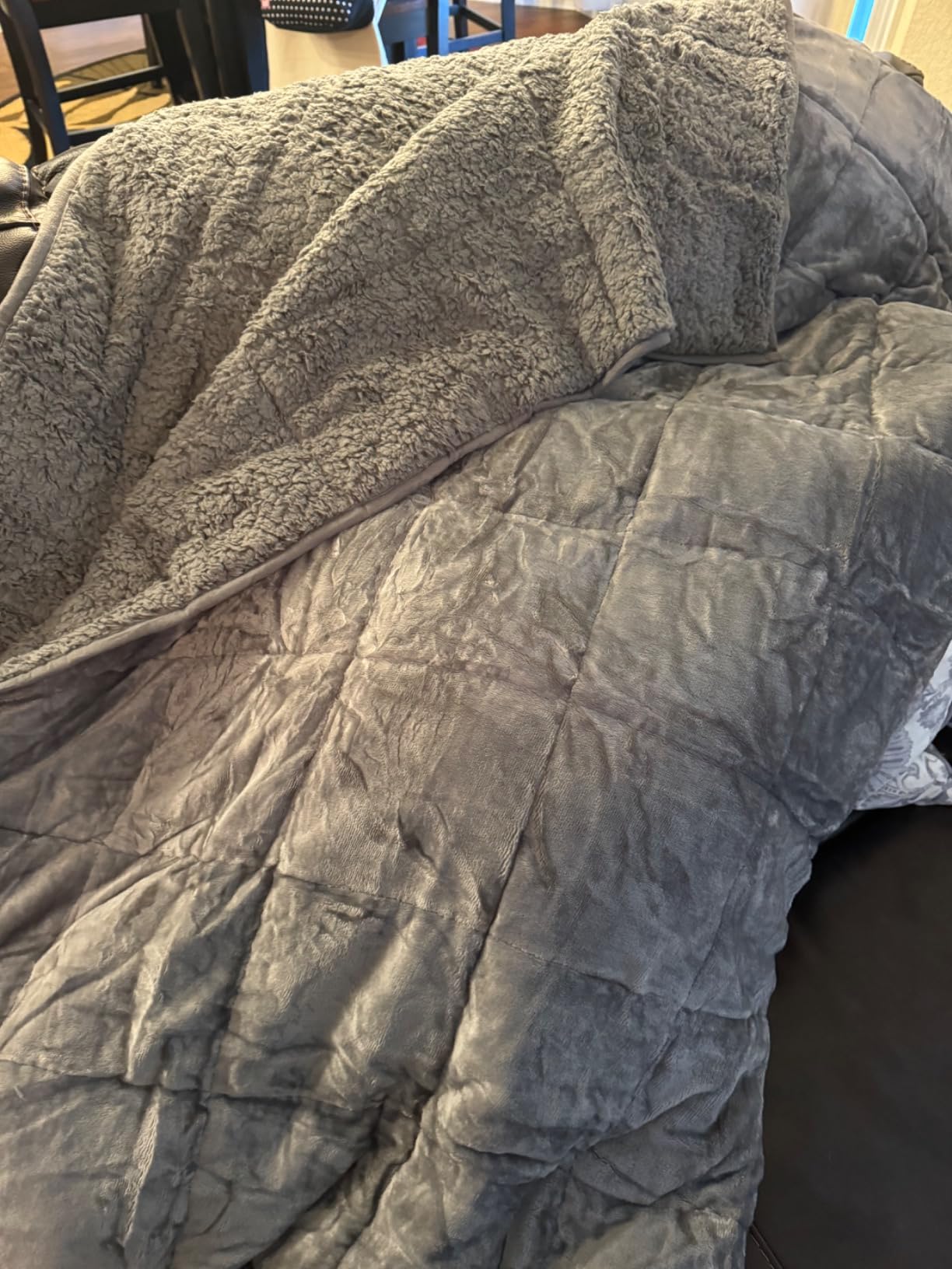 Uttermara Weighted Blankets for Adults Queen Size, 15lbs 60x80 Inches customer photo 1