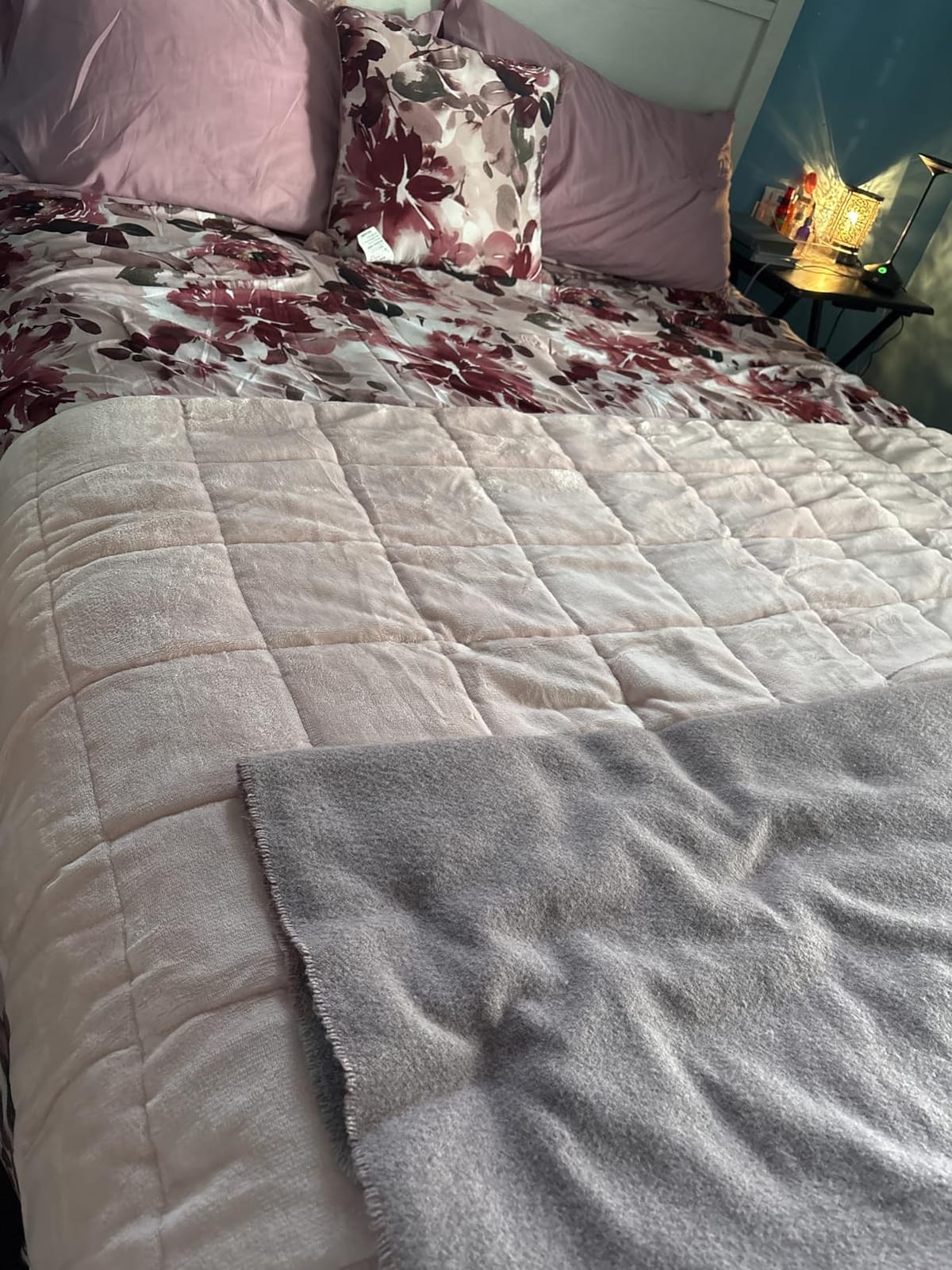 Uttermara Weighted Blankets for Adults Queen Size, 15lbs 60x80 Inches customer photo 2