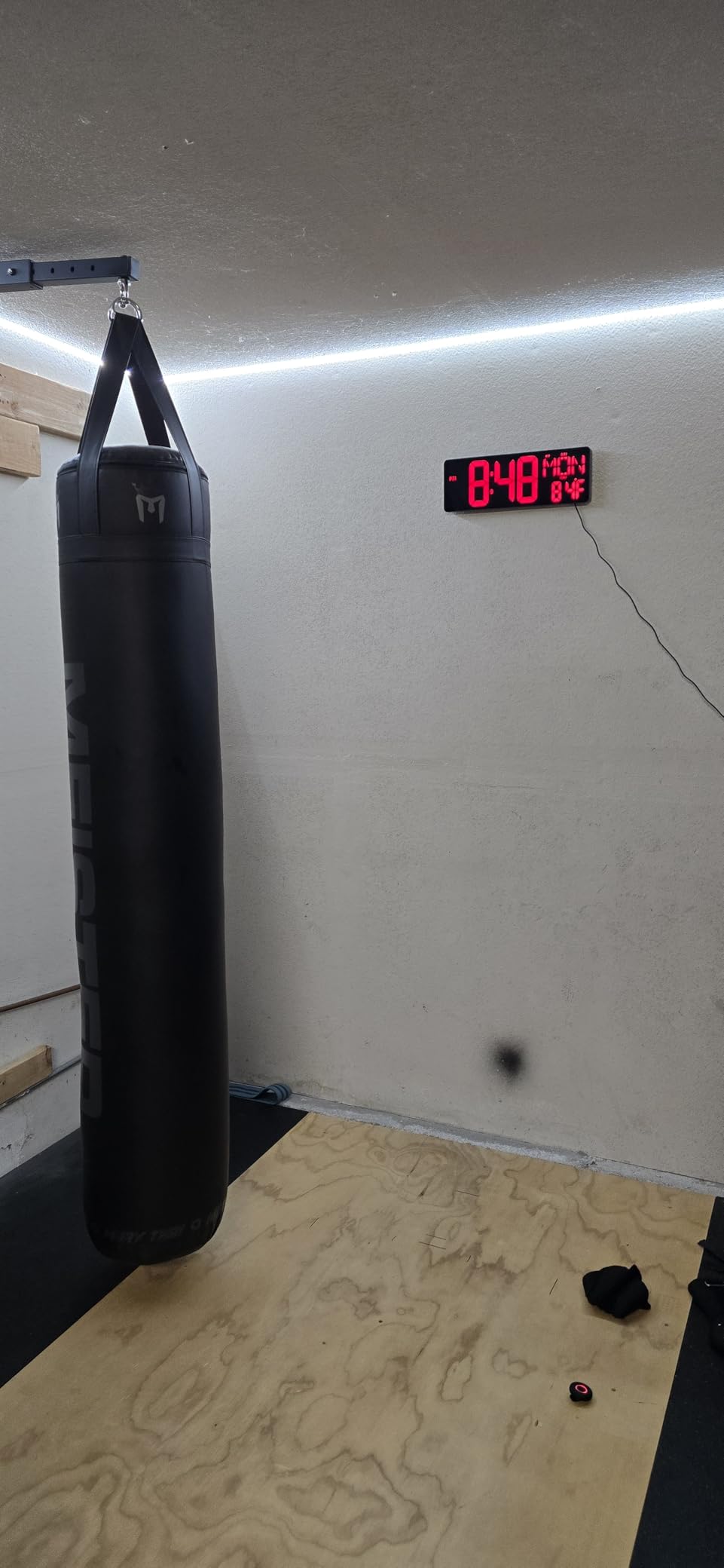 Meister 110lb Filled Muay Thai Heavy Bag for MMA & Kickboxing | Professional 72
