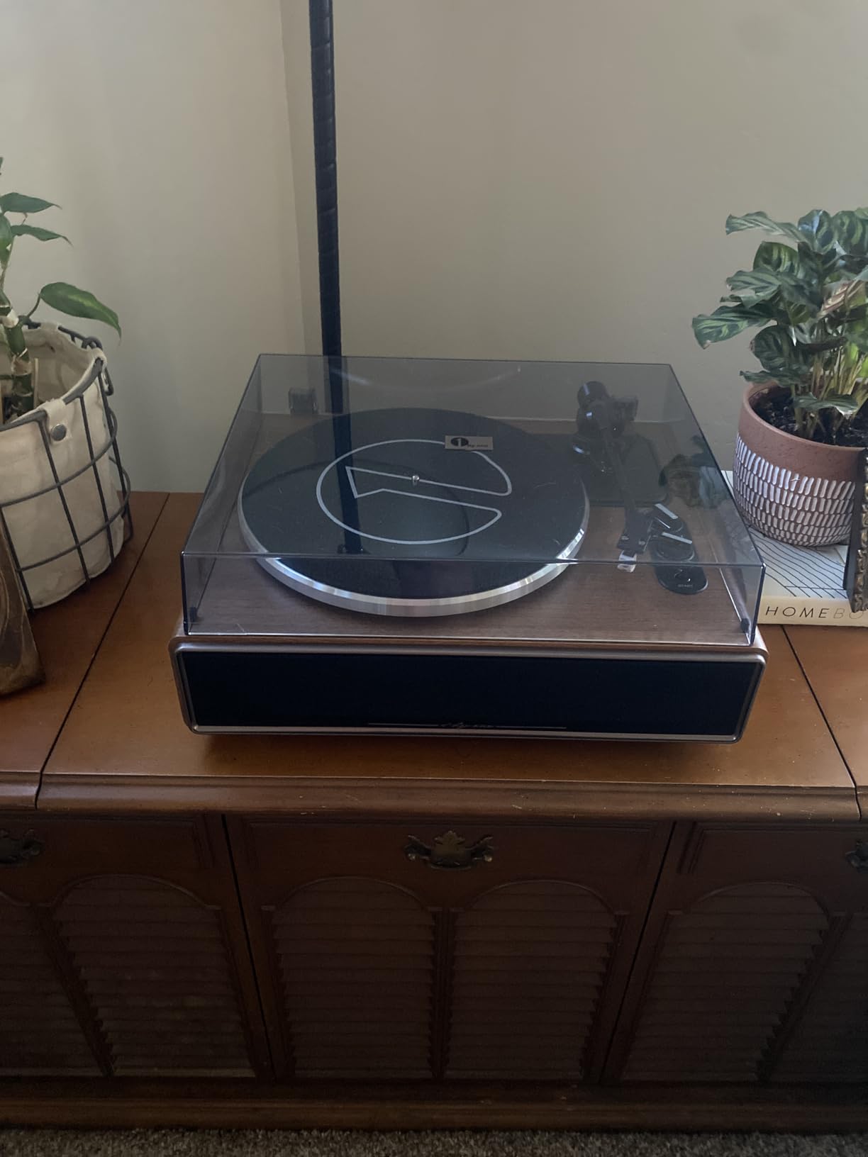 1 BY ONE High Fidelity Belt Drive Turntable with Built-in Speakers | Vinyl Record Player with Magnetic Cartridge, Wireless Playback and Aux-in Functionality, Auto Off customer photo 2