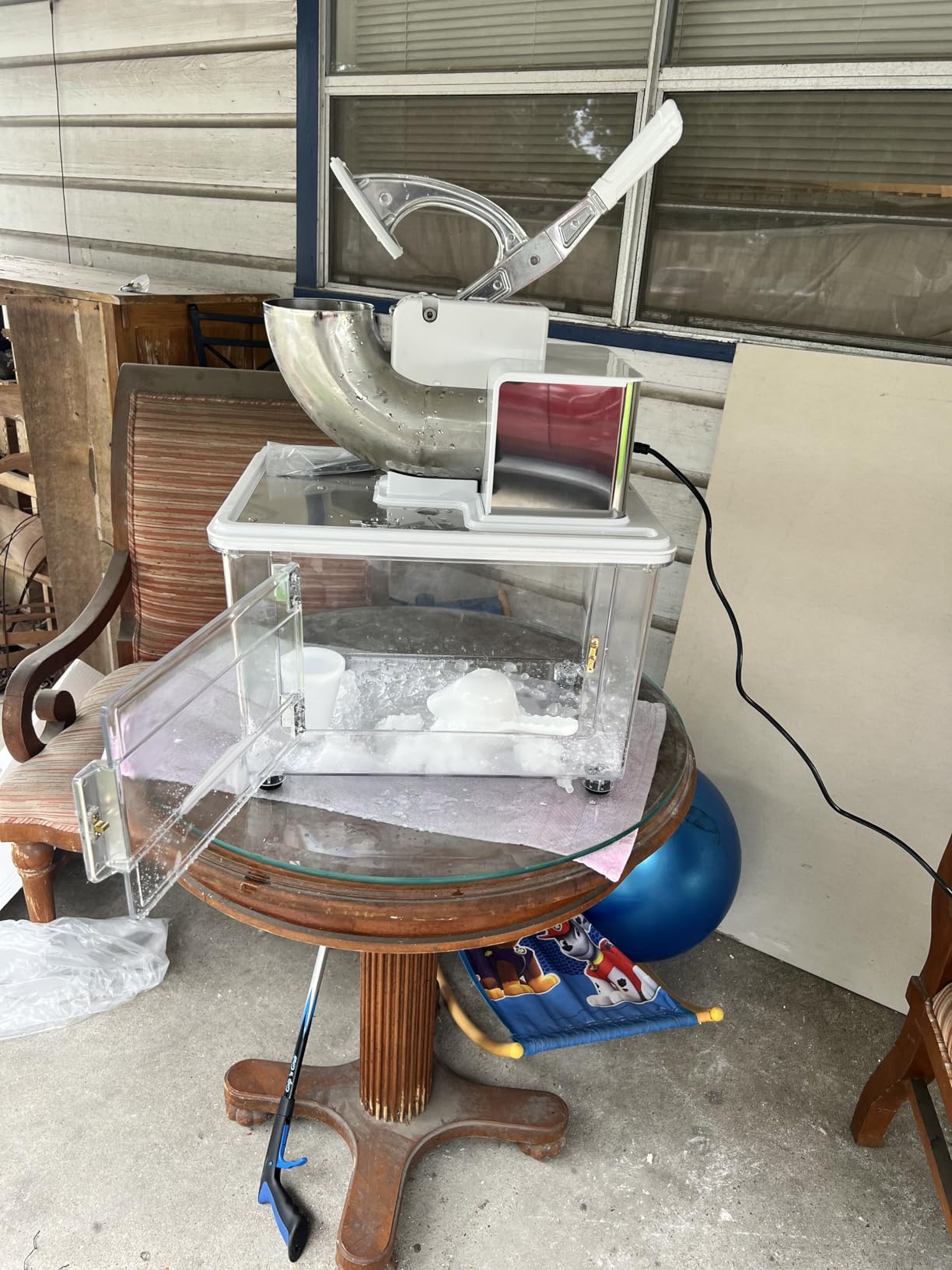 VEVOR 110V Commercial Ice Crusher 661LBS/H, ETL Approved 300W Electric Snow Cone Machine with Dual Blades, Stainless Steel Shaved Ice Machine with Safety On/Off Switch for Family, Restaurants, Bars customer photo 1