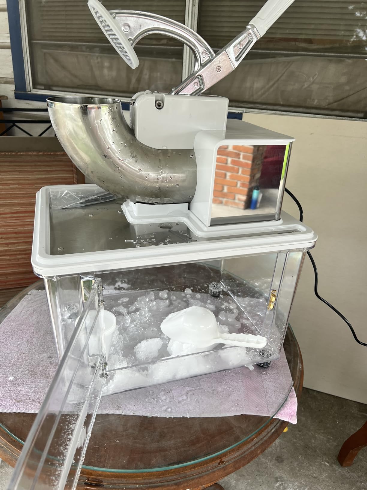 VEVOR 110V Commercial Ice Crusher 661LBS/H, ETL Approved 300W Electric Snow Cone Machine with Dual Blades, Stainless Steel Shaved Ice Machine with Safety On/Off Switch for Family, Restaurants, Bars customer photo 2