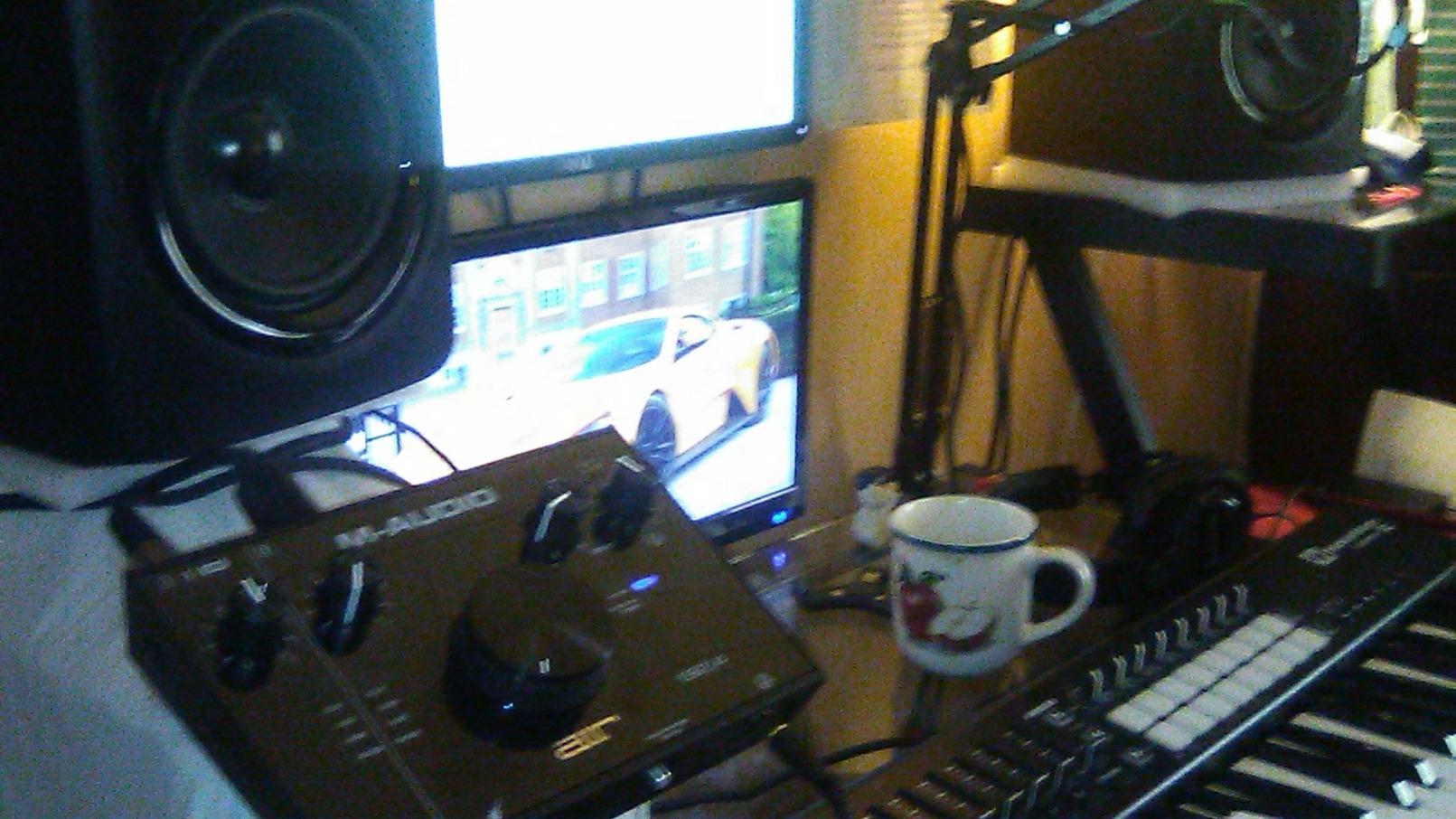 (2) JBL 305P MkII 5