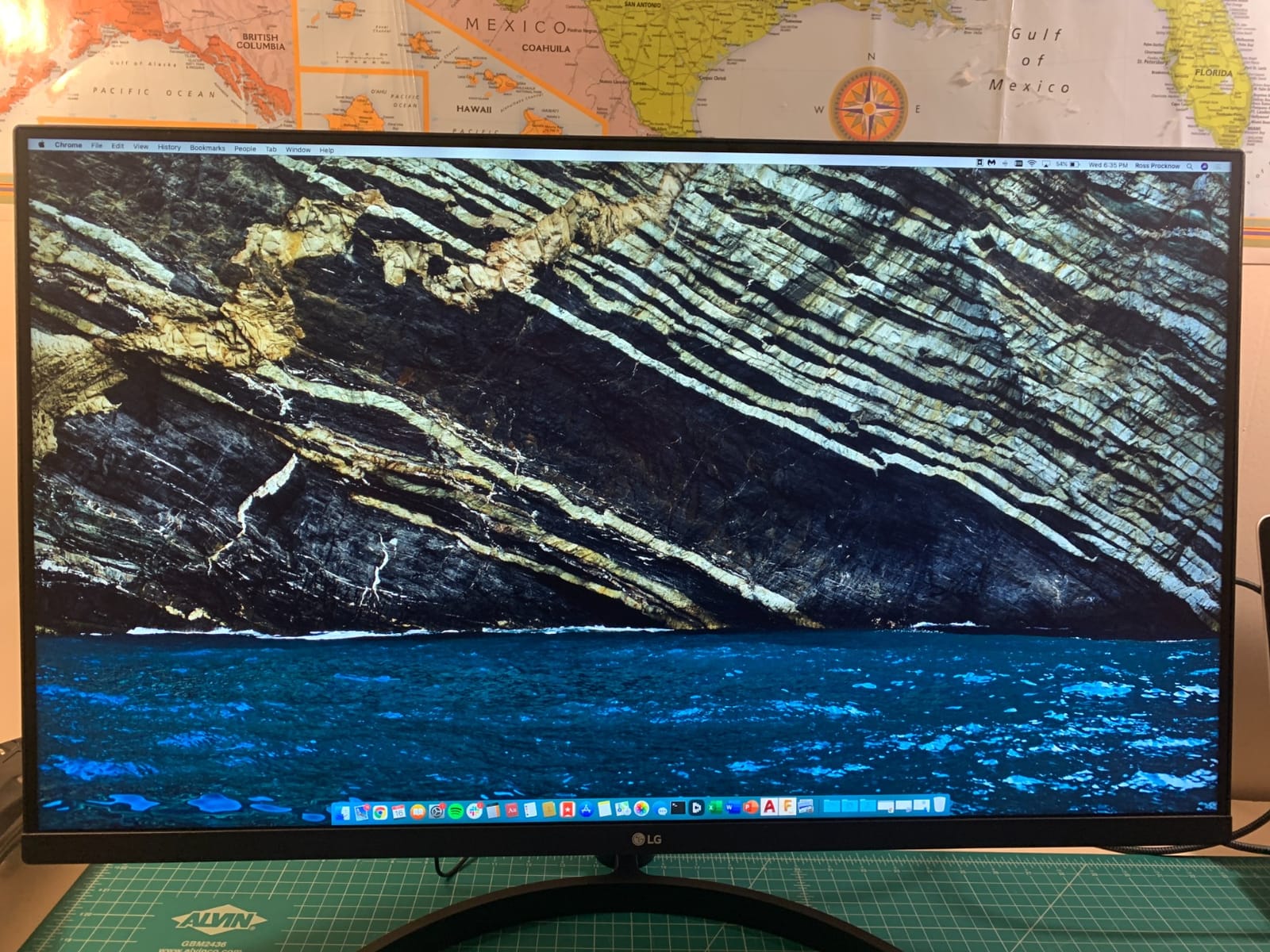 LG QHD 32-Inch Computer Monitor 32QN600-B, IPS with HDR 10 Compatibility and AMD FreeSync, Black customer photo 1