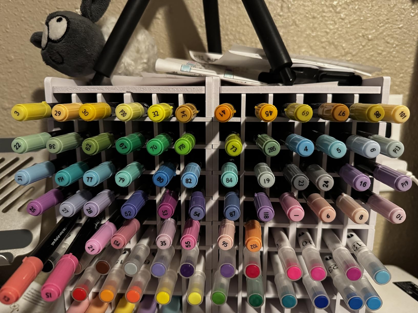 Shuttle Art Dual Tip Brush Marker Pens, 105 Colors Fine and Brush Tip Markers Set in Portable Case with 1 Coloring Book for Kids, Water-based Ink Adult Artist Coloring Calligraphy Journal Doodling customer photo 1