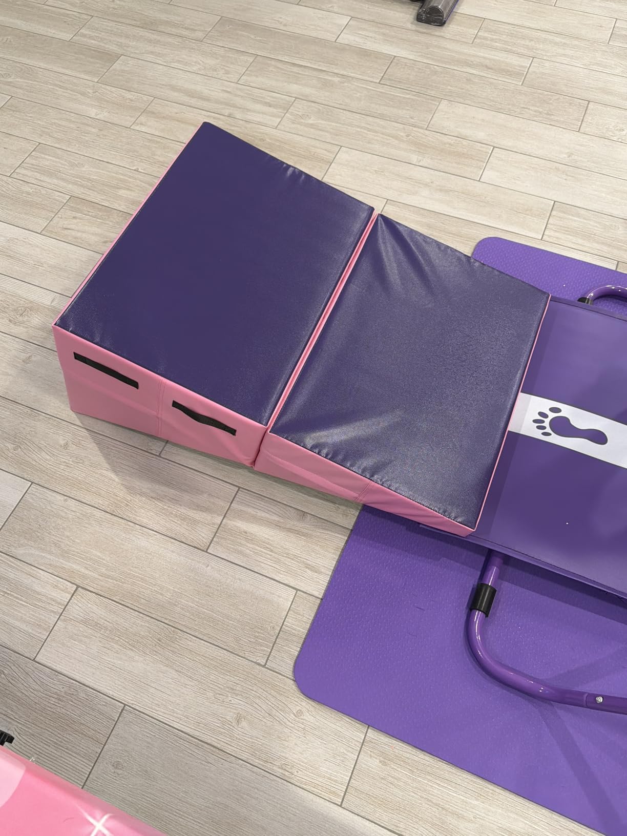 Matladin Incline Gymnastics Wedge Mat, Folding Gymnastics Mat for Kids Girls Home Training Exercise customer photo 1