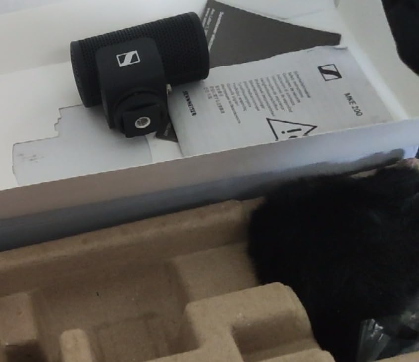 SENNHEISER Professional MKE 200 Directional On-Camera Microphone with 3.5mm TRS and TRRS Connectors customer photo 2