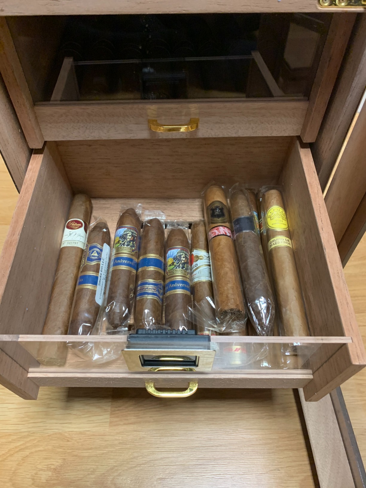 Woodronic Cigar Humidor Cabinet for 150 Counts with Spanish Cedar Lining, Crystal Gel Humidifiers, Digital Hygrometer & Larger Drawers, Glossy Ebony Finish, Desktop Cigar Gift for Men customer photo 2