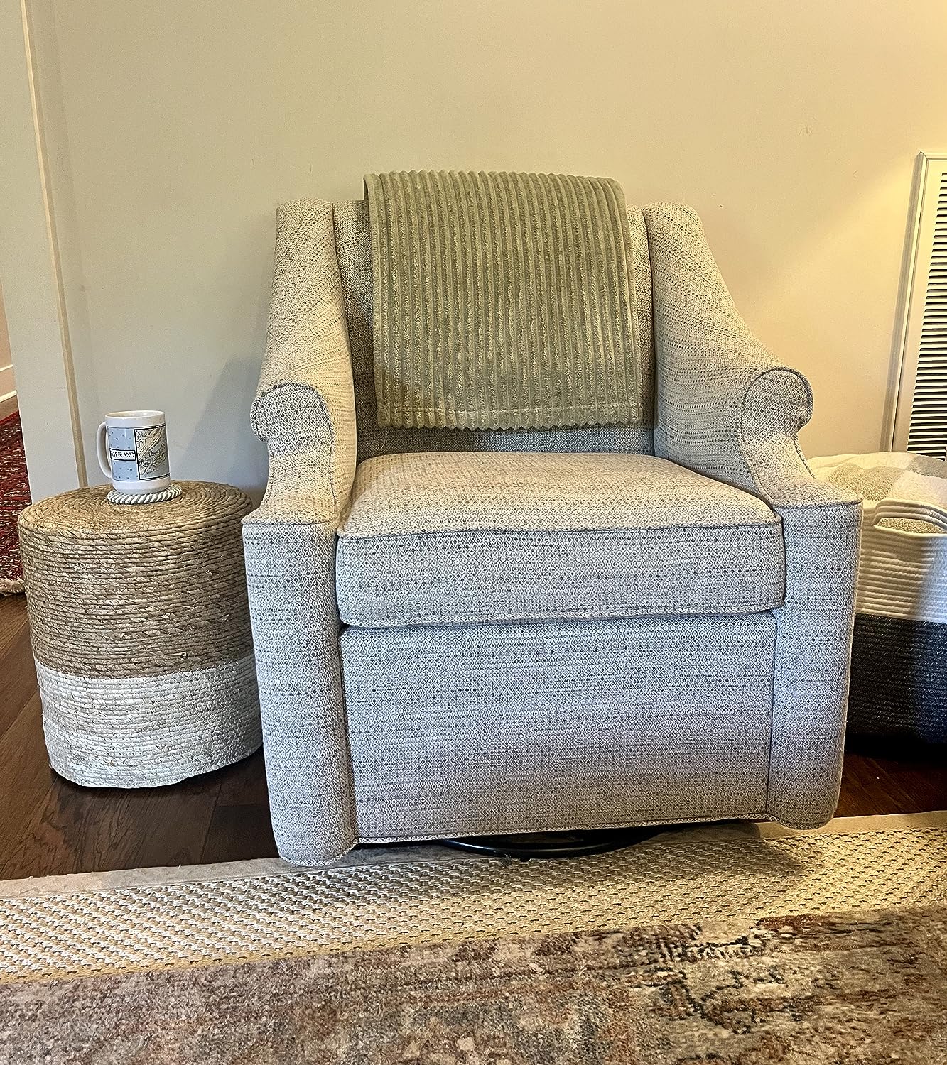 Wimarsbon Ottoman Poufs, 100% Natural Seagrass Pouffe, Hand Weave Round Footstool with Wood Frame, Sitting Braided Footrest, Home Boho Decorative Seat, Accent Chair for Living Room, Bedroom customer photo 2
