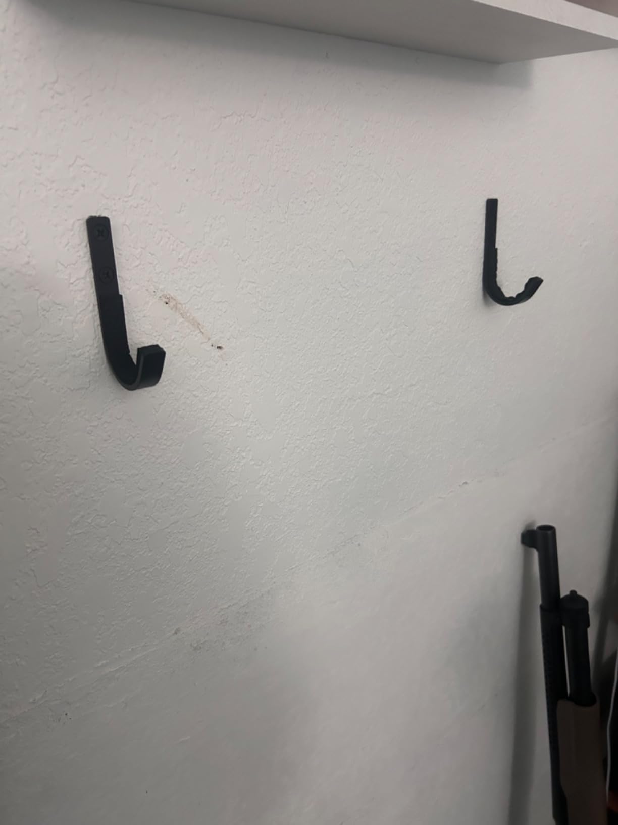 Mind and Action Horizontal Metal Gun Rack and Shotgun Hooks Rifle Hangers Store Rifle Shotgun and Bow, Wall Mount Storage customer photo 2